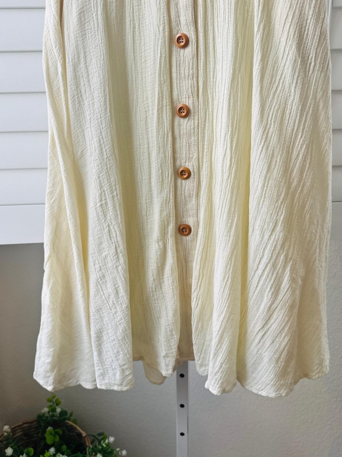 Fashion On Earth. Size S.Cream Button-Front Midi Skirt with Textured Fabric