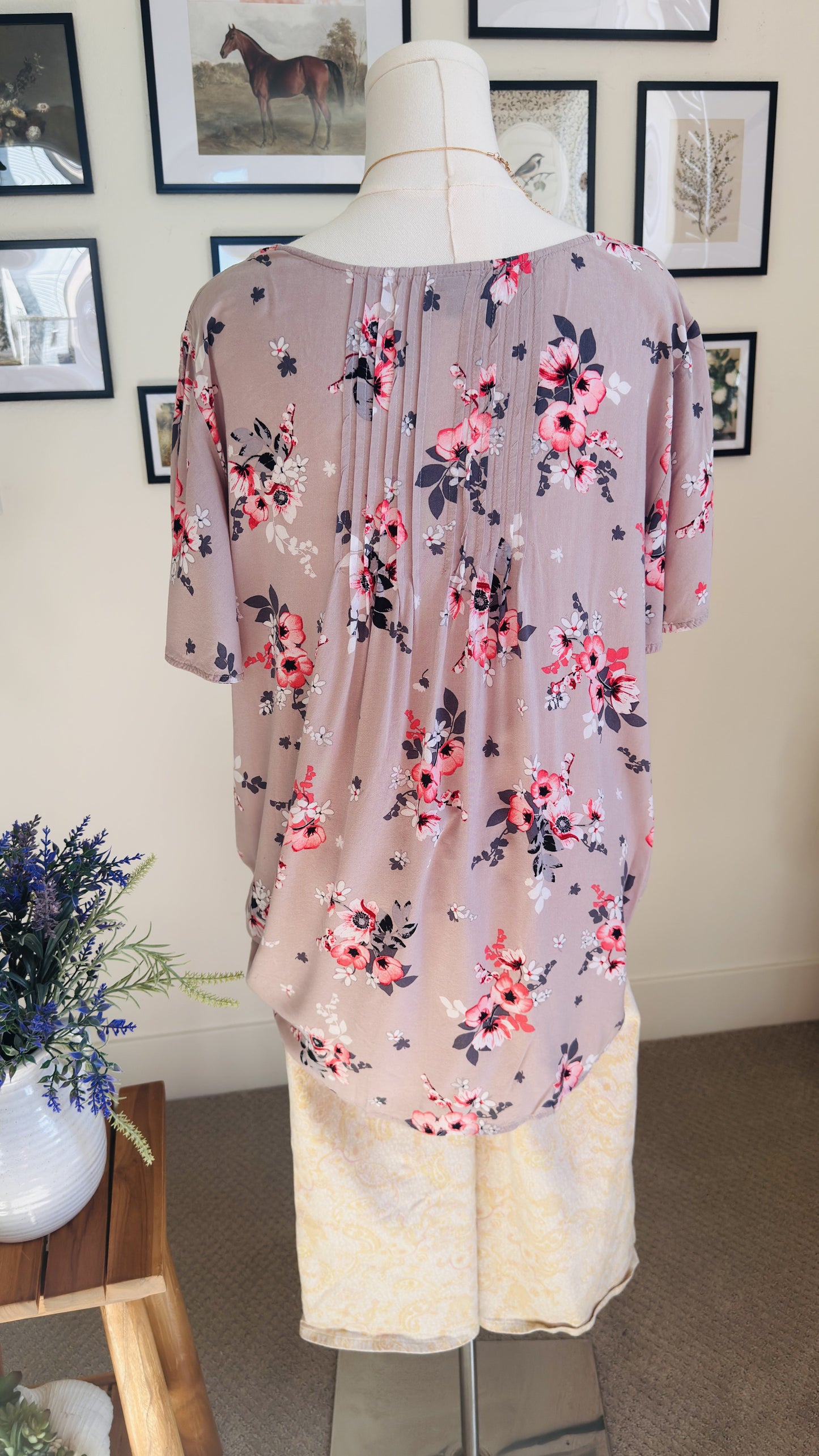 Torrid Mauve Floral Pintuck Flutter Sleeve Blouse - Size 3