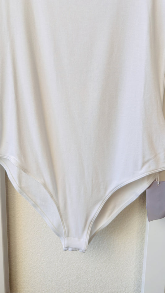 MANGOPOP White Scoop Neck Tank Bodysuit - Size L