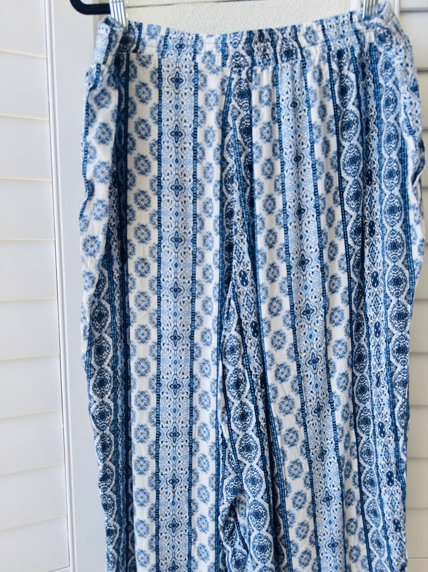 Westport Woman Blue and White Patterned Wide Leg Pants Size 1X