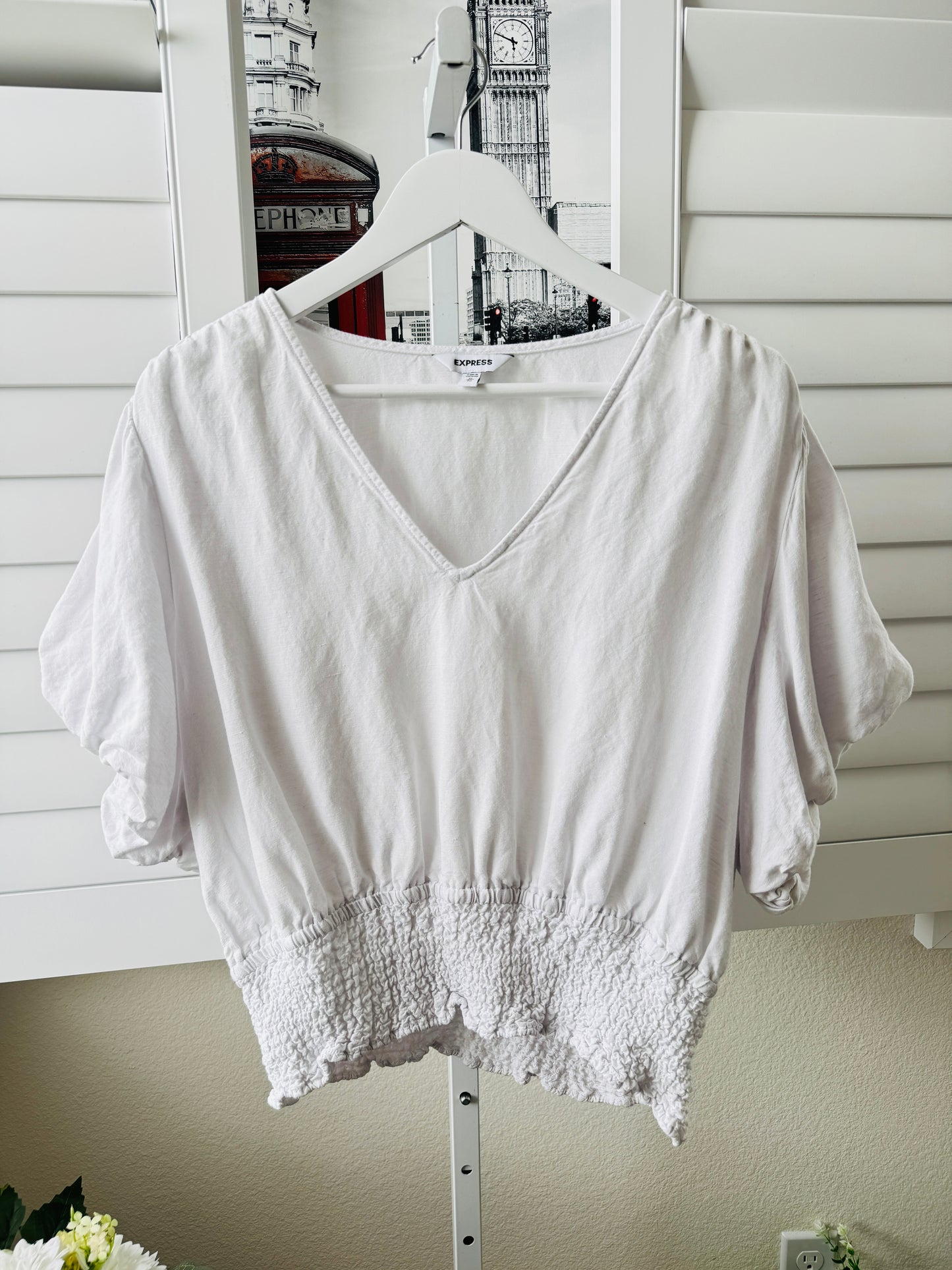 Express. Size XL. White Linen Blend V-Neck Smocked Waist Blouse