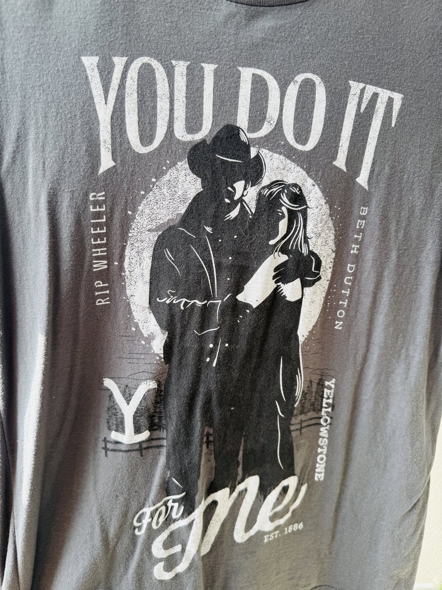 Yellowstone Rip & Beth Graphic Tee - Size M