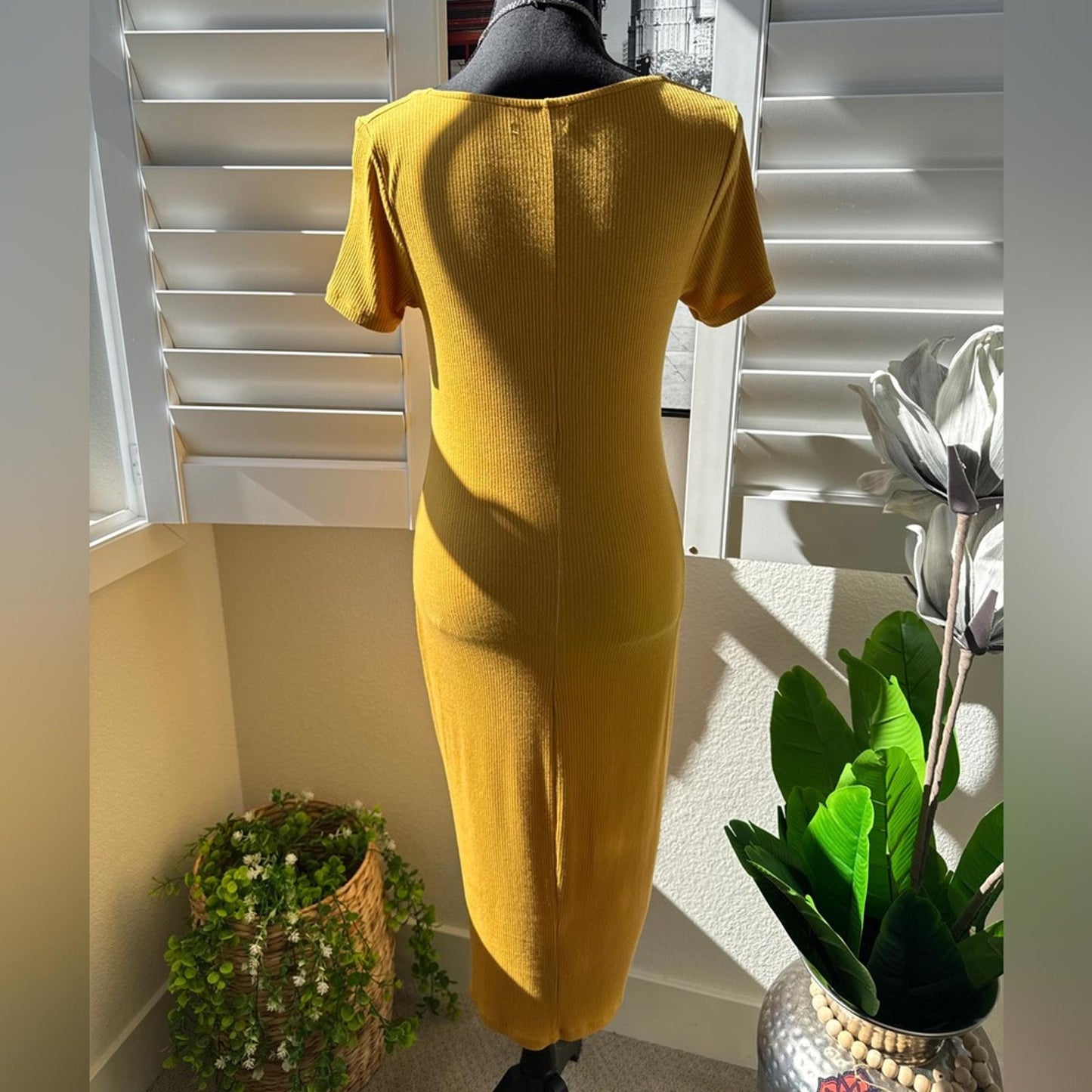 Pull&Bear Mustard Midi Dress. Size M