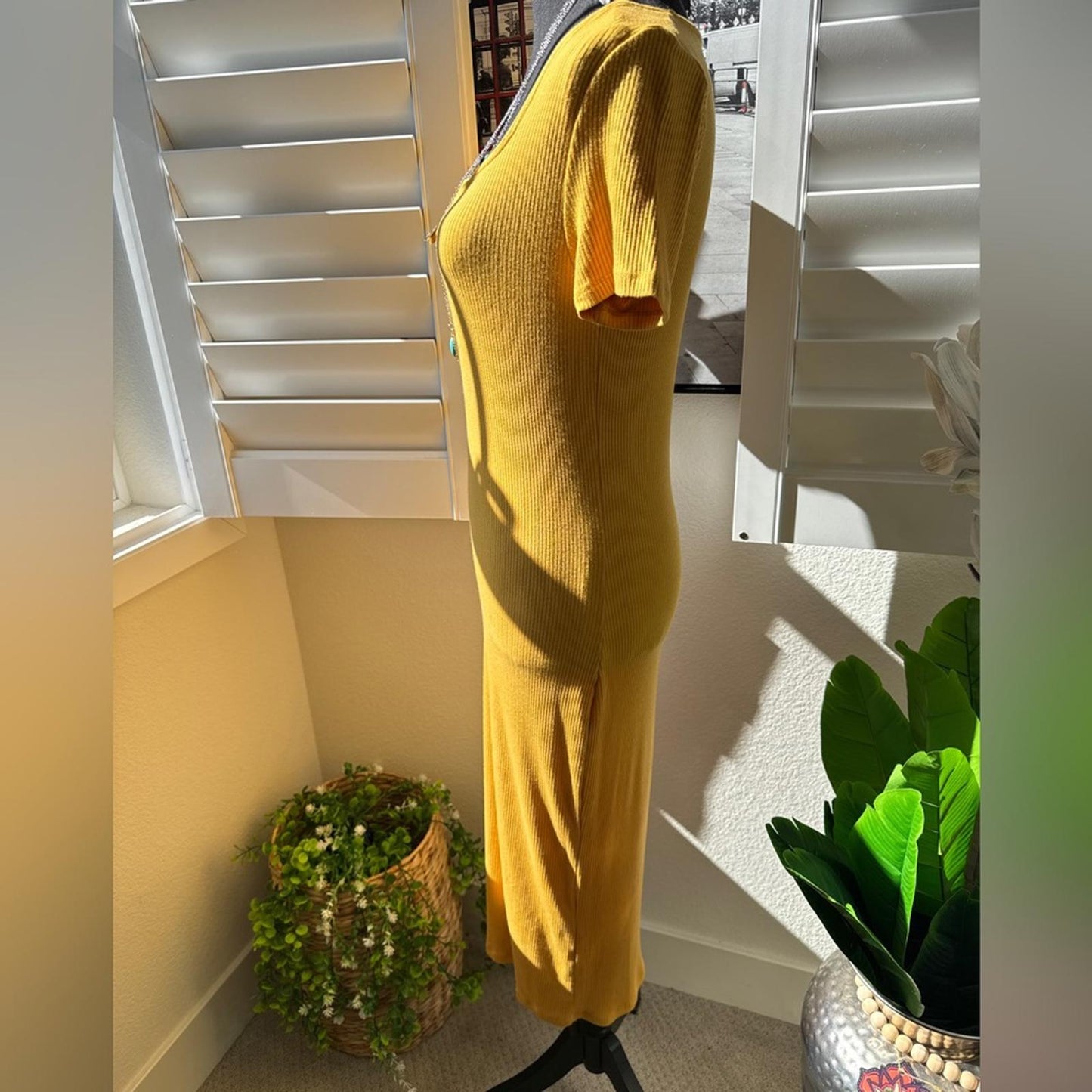Pull&Bear Mustard Midi Dress. Size M
