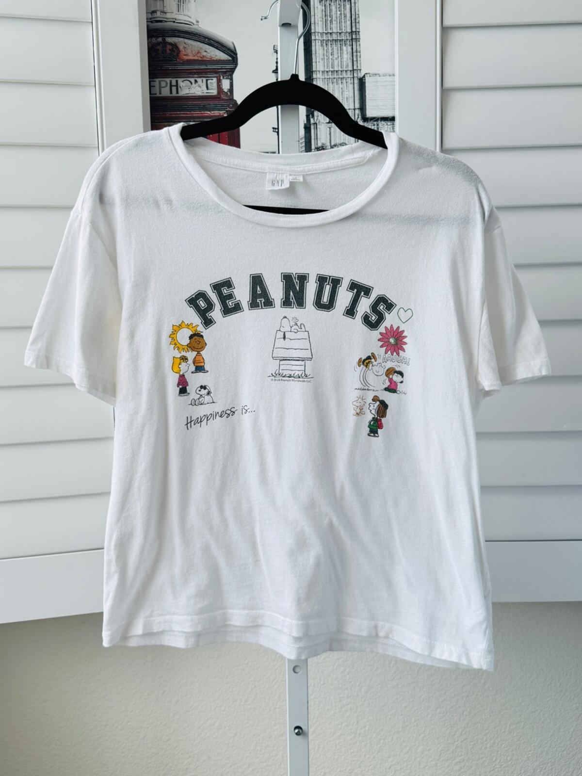 Gap. Size S. Peanuts White Tee with Multicolor Character Print.