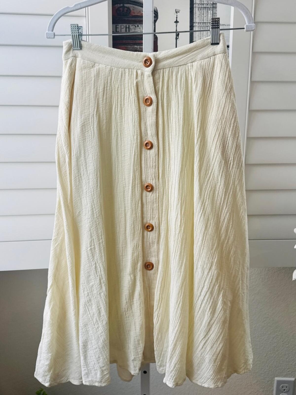 Fashion On Earth. Size S.Cream Button-Front Midi Skirt with Textured Fabric