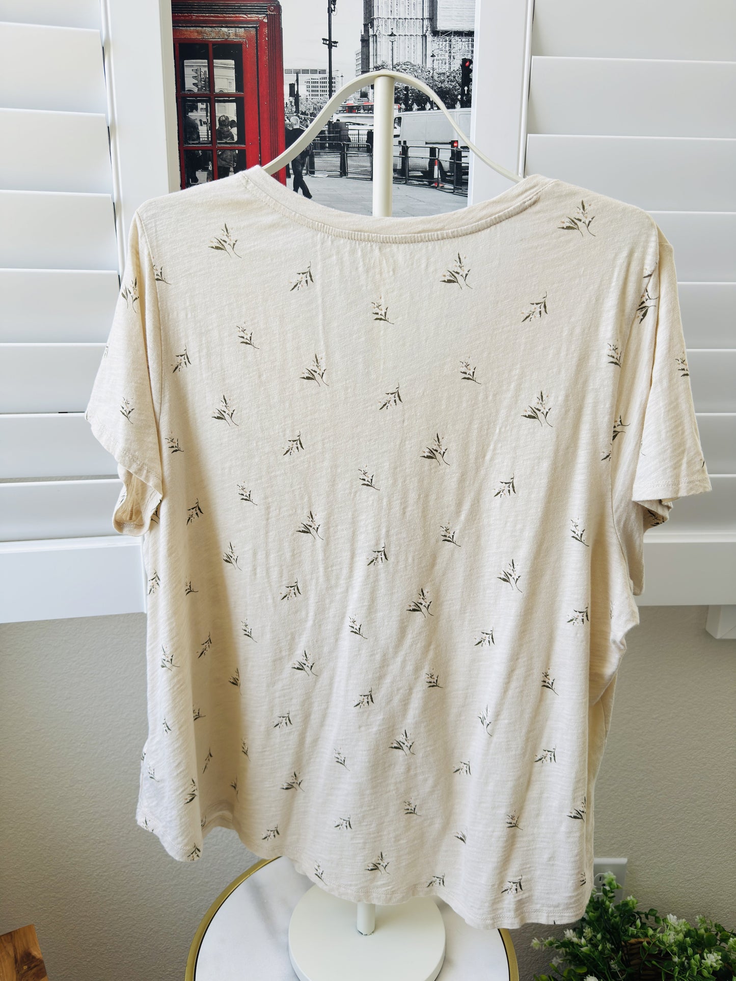 Old Navy Floral V-Neck Short Sleeve Slub Tee, Size 2X