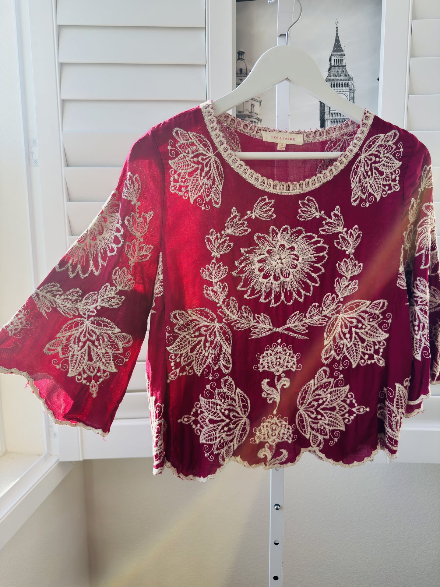 Solitaire Magenta White Embroidered Bell Sleeve Boho Top Size S