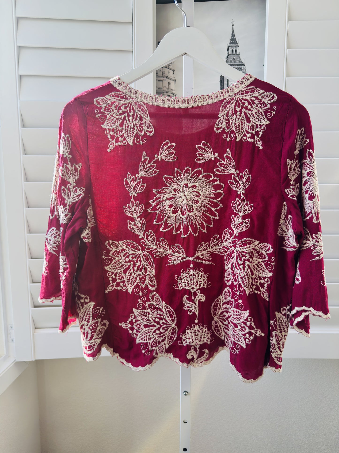 Solitaire Magenta White Embroidered Bell Sleeve Boho Top Size S