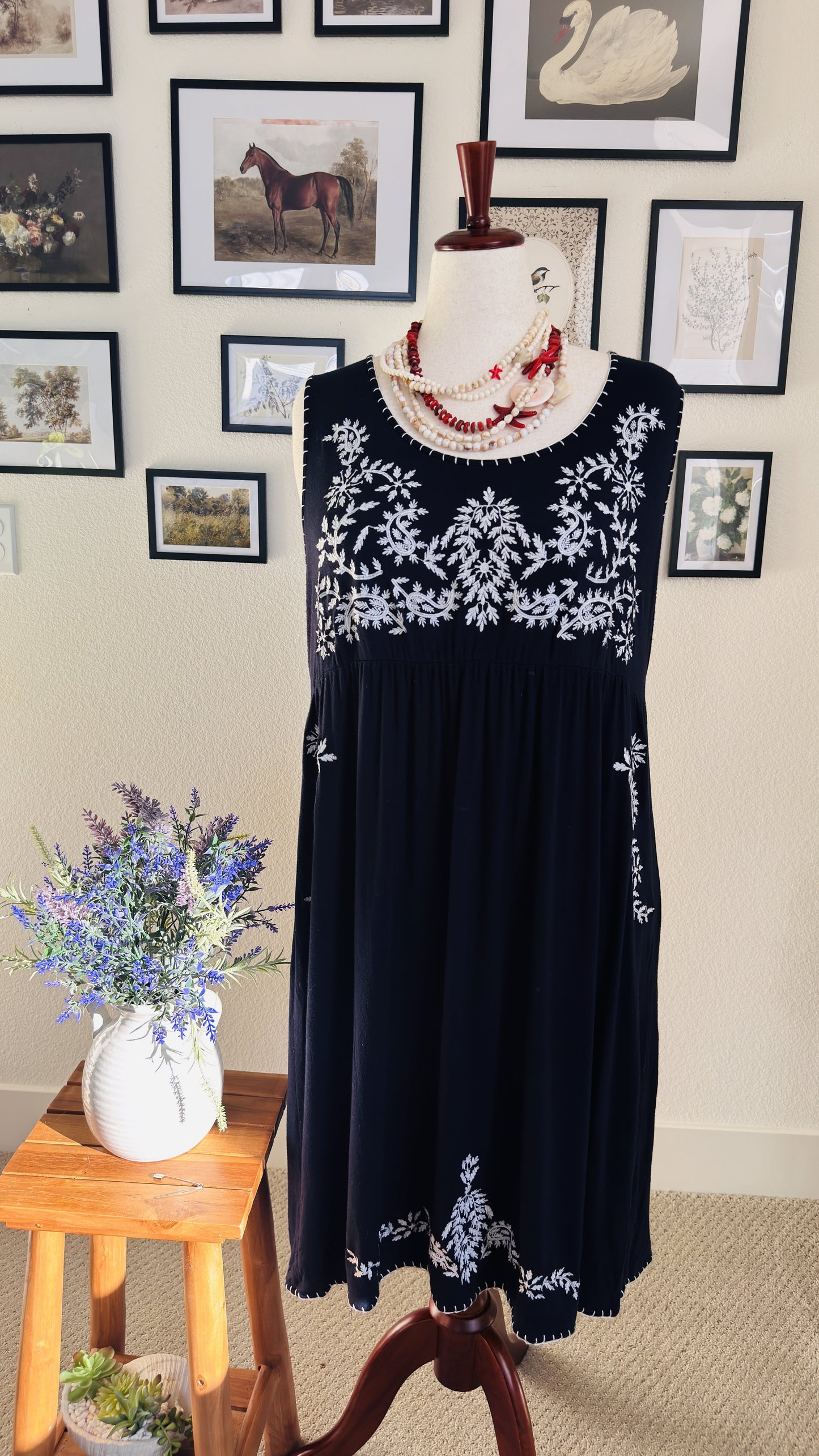 Chelsea & Theodore Black Floral Embroidered Sleeveless Dress - Size 1X