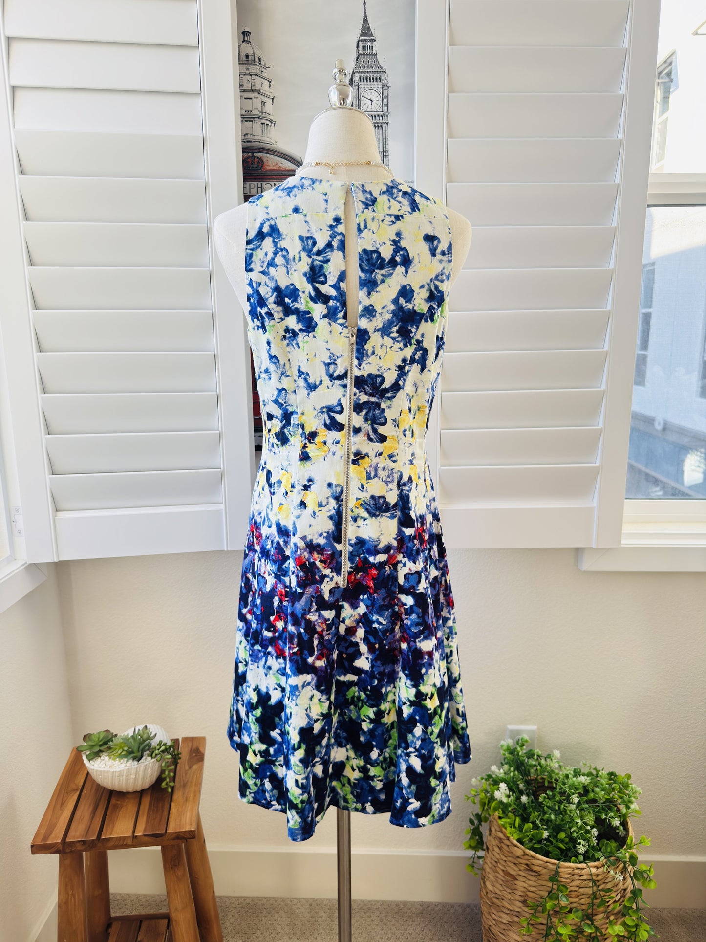 Maggy London Blue & Yellow Floral V-Neck Fit & Flare Dress Size 6
