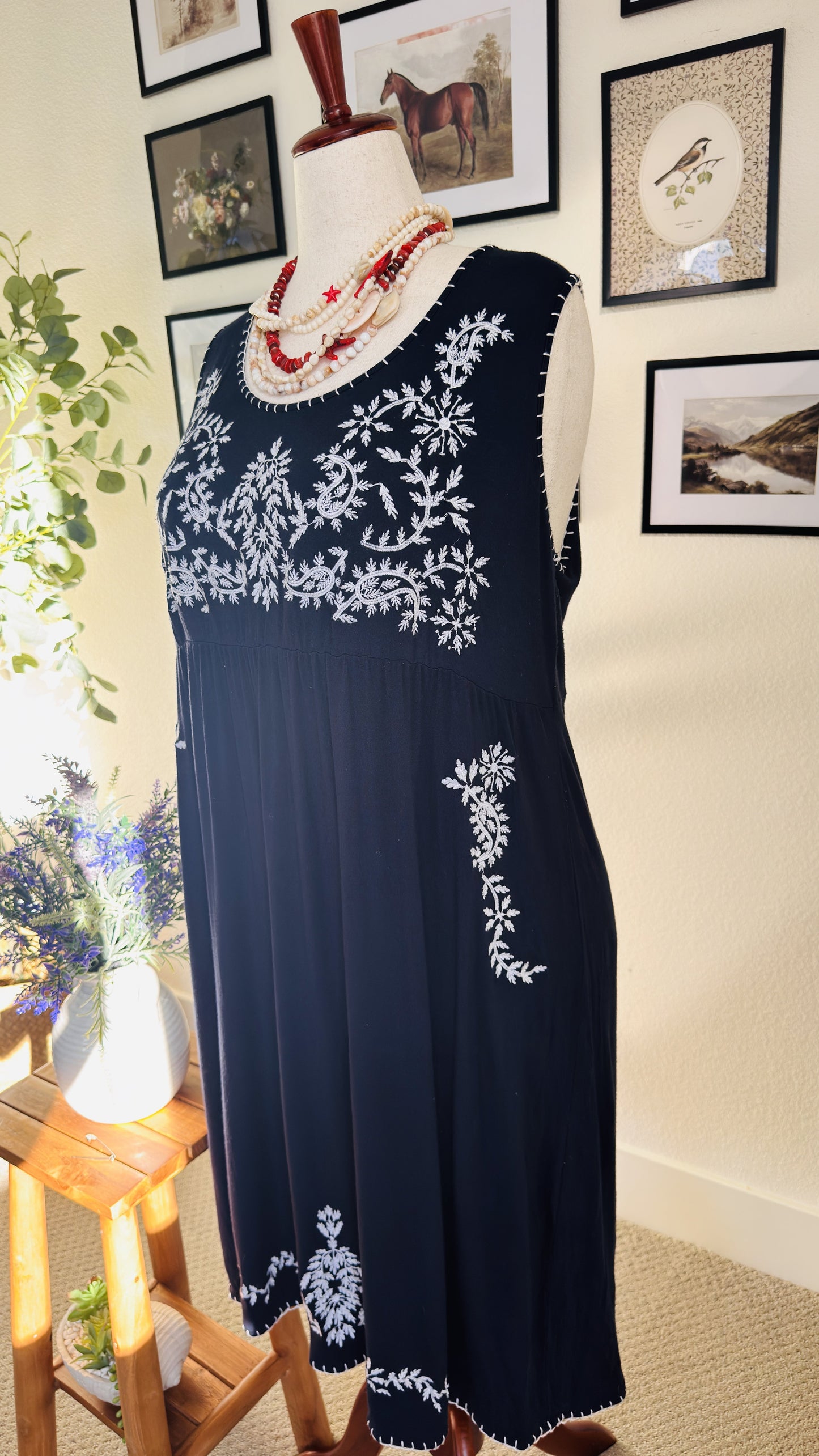 Chelsea & Theodore Black Floral Embroidered Sleeveless Dress - Size 1X