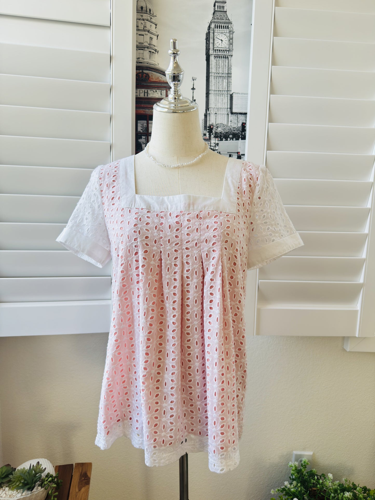 Solitaire Pink & White Eyelet Lace Square Neck Top, Size L