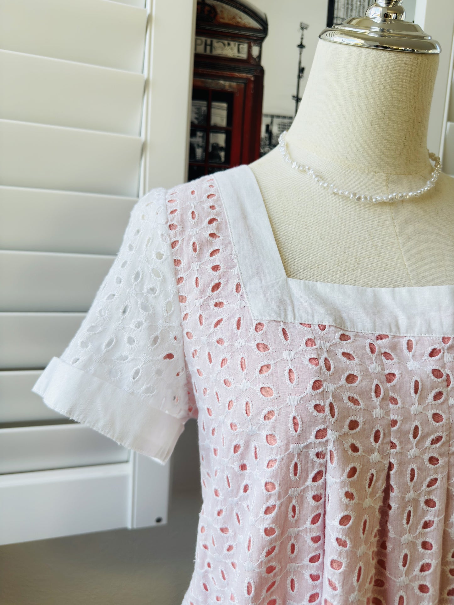 Solitaire Pink & White Eyelet Lace Square Neck Top, Size L