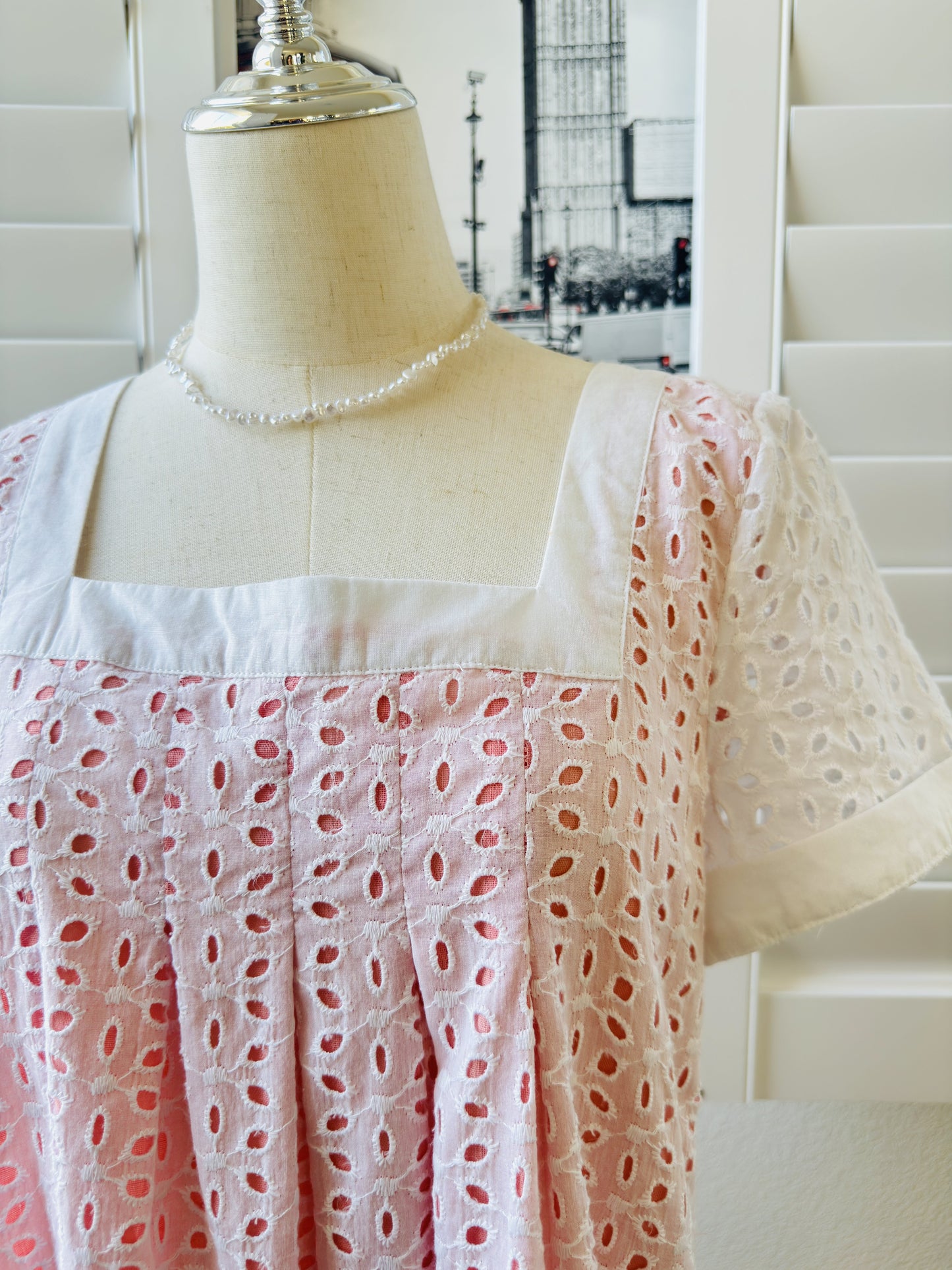 Solitaire Pink & White Eyelet Lace Square Neck Top, Size L