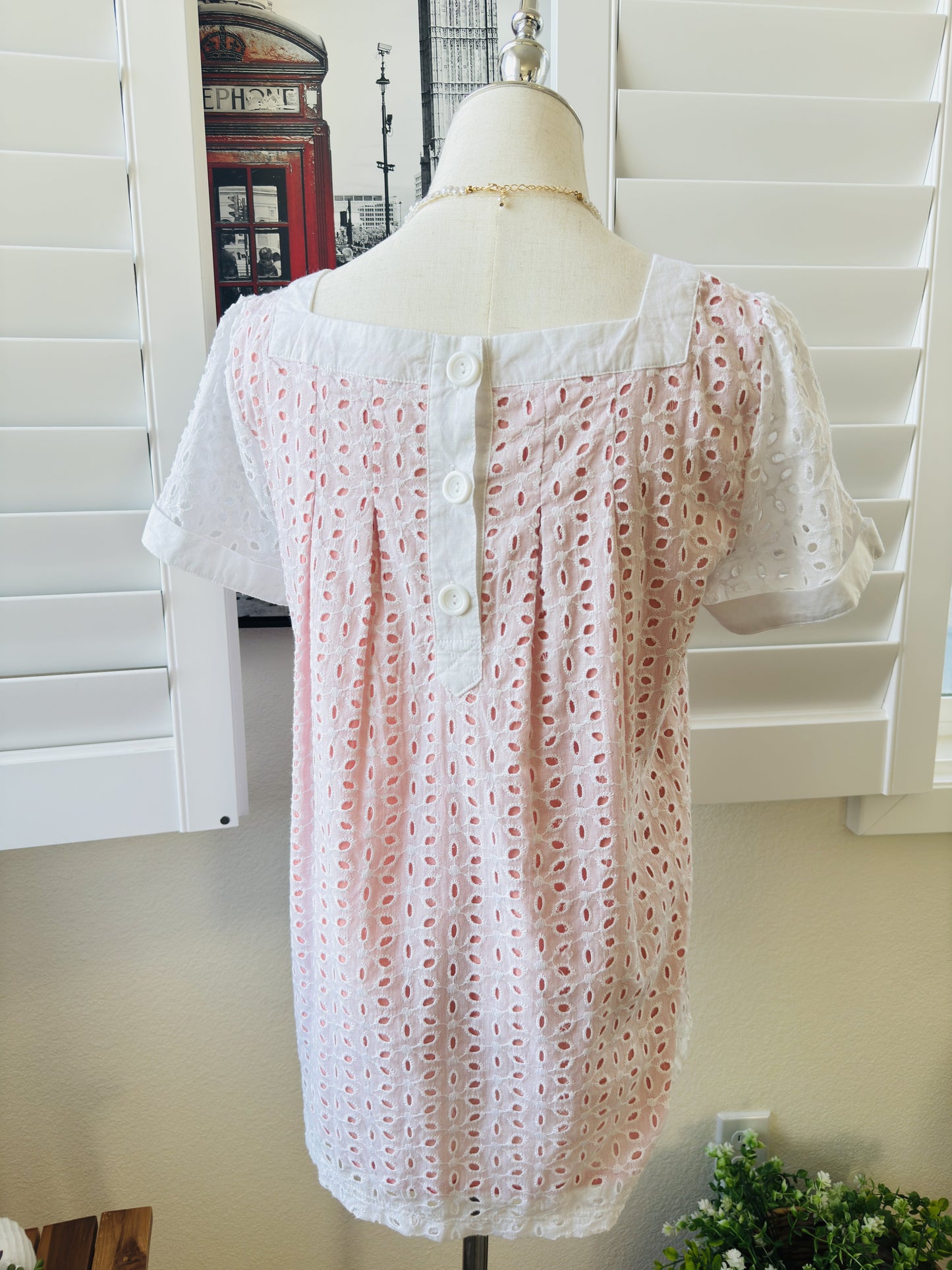 Solitaire Pink & White Eyelet Lace Square Neck Top, Size L