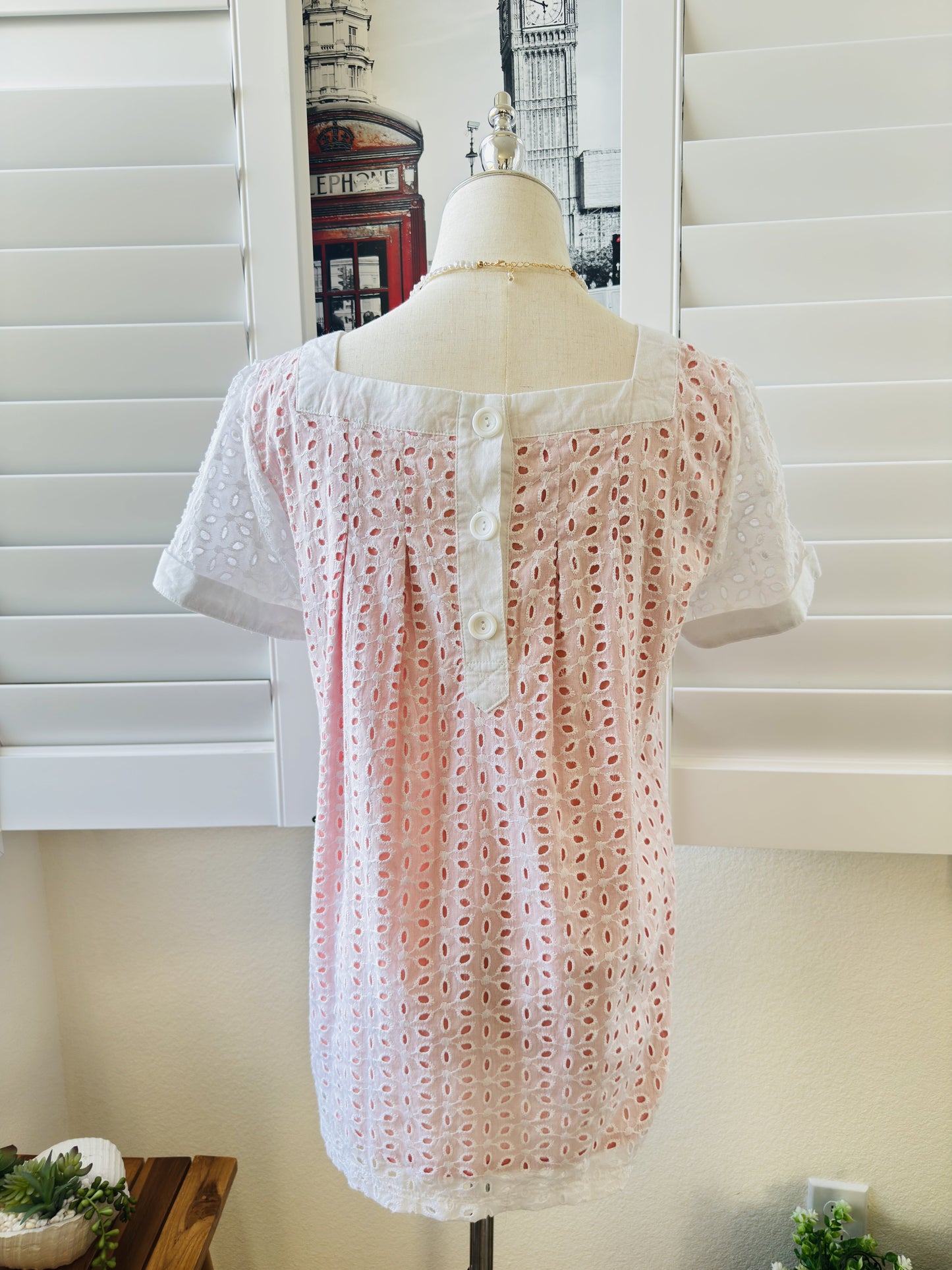 Solitaire Pink & White Eyelet Lace Square Neck Top, Size L