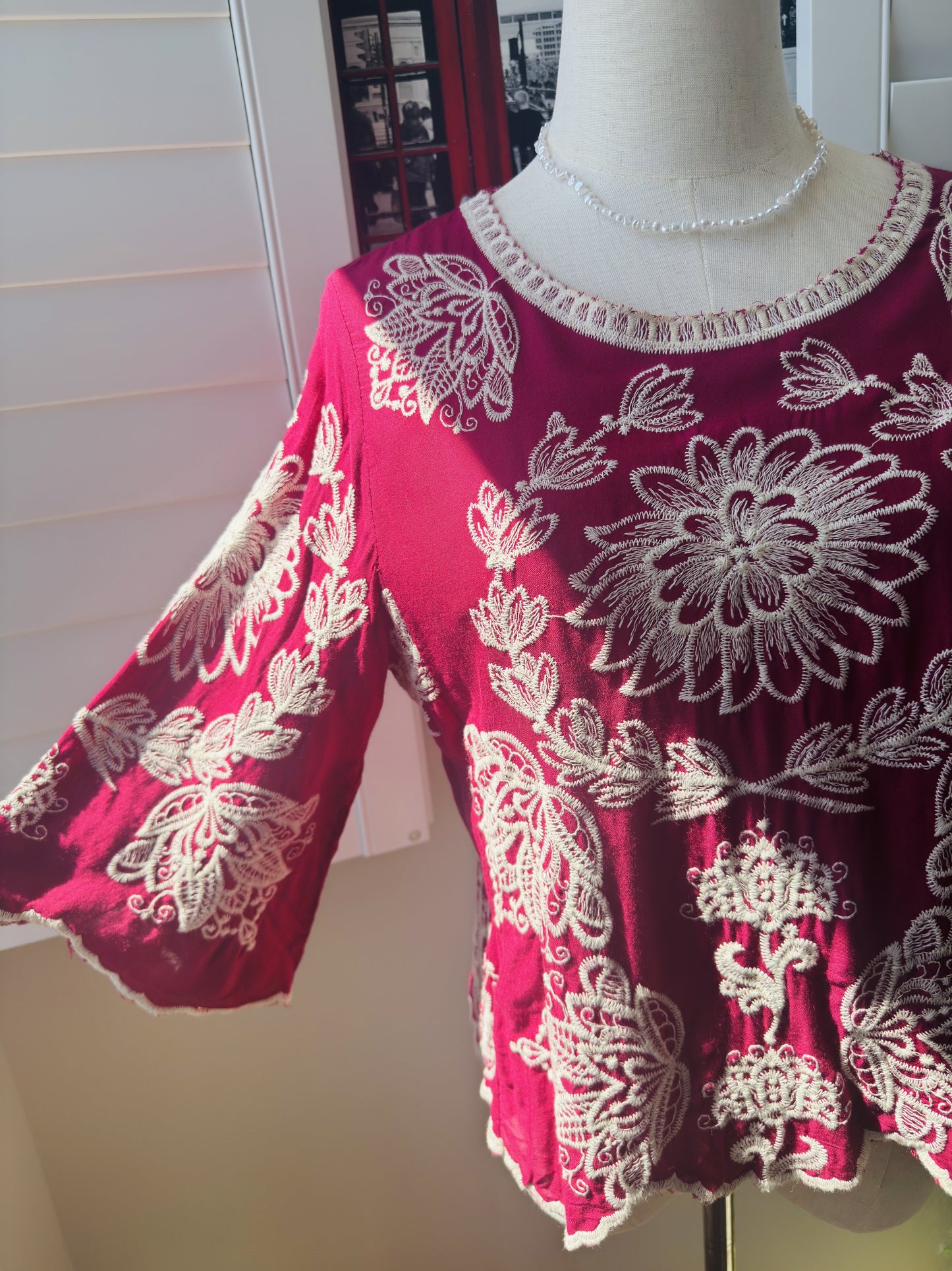 Solitaire Magenta White Embroidered Bell Sleeve Boho Top Size S