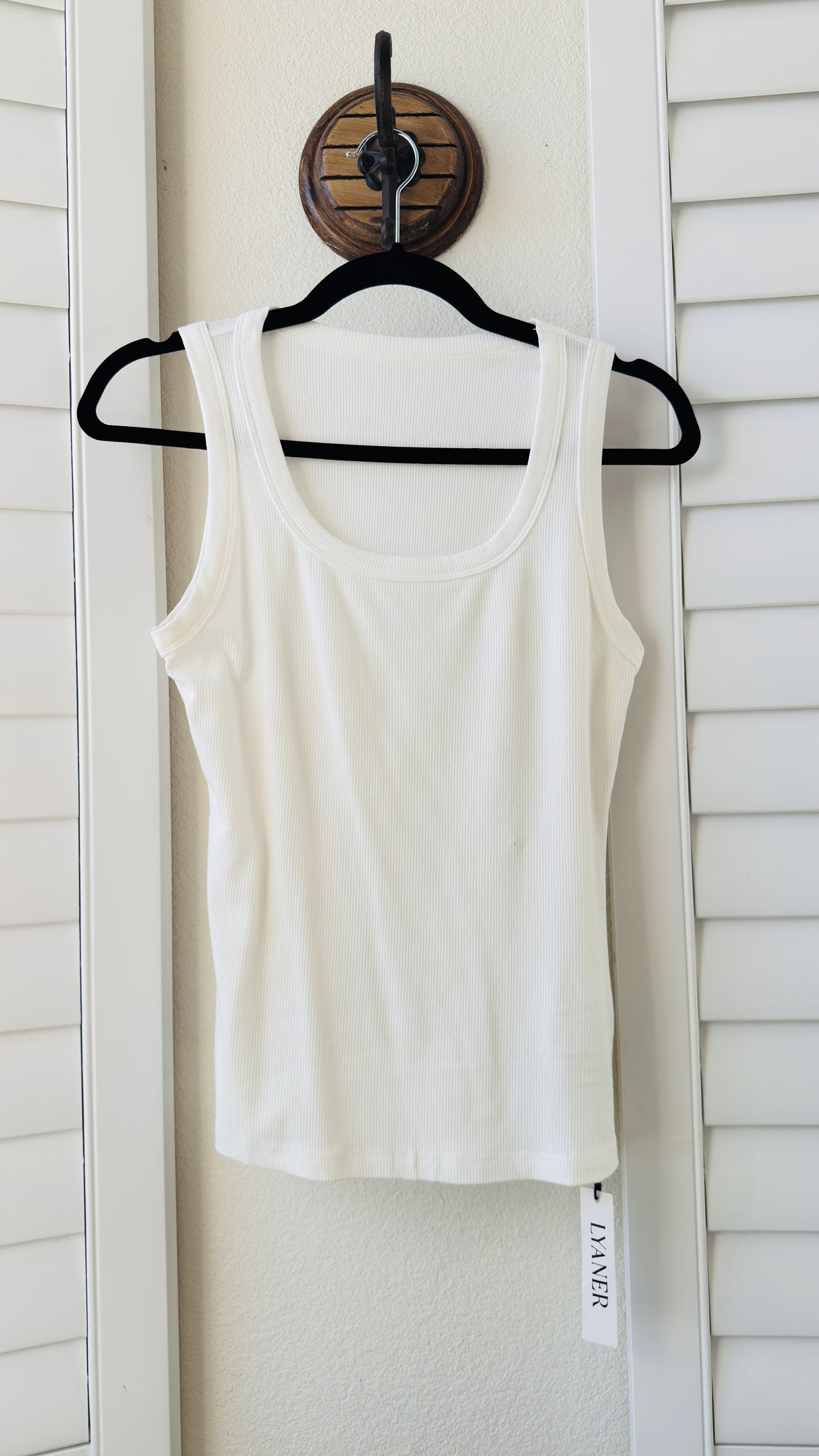 Lyaner White Ribbed Scoop Neck Tank Top - Size S