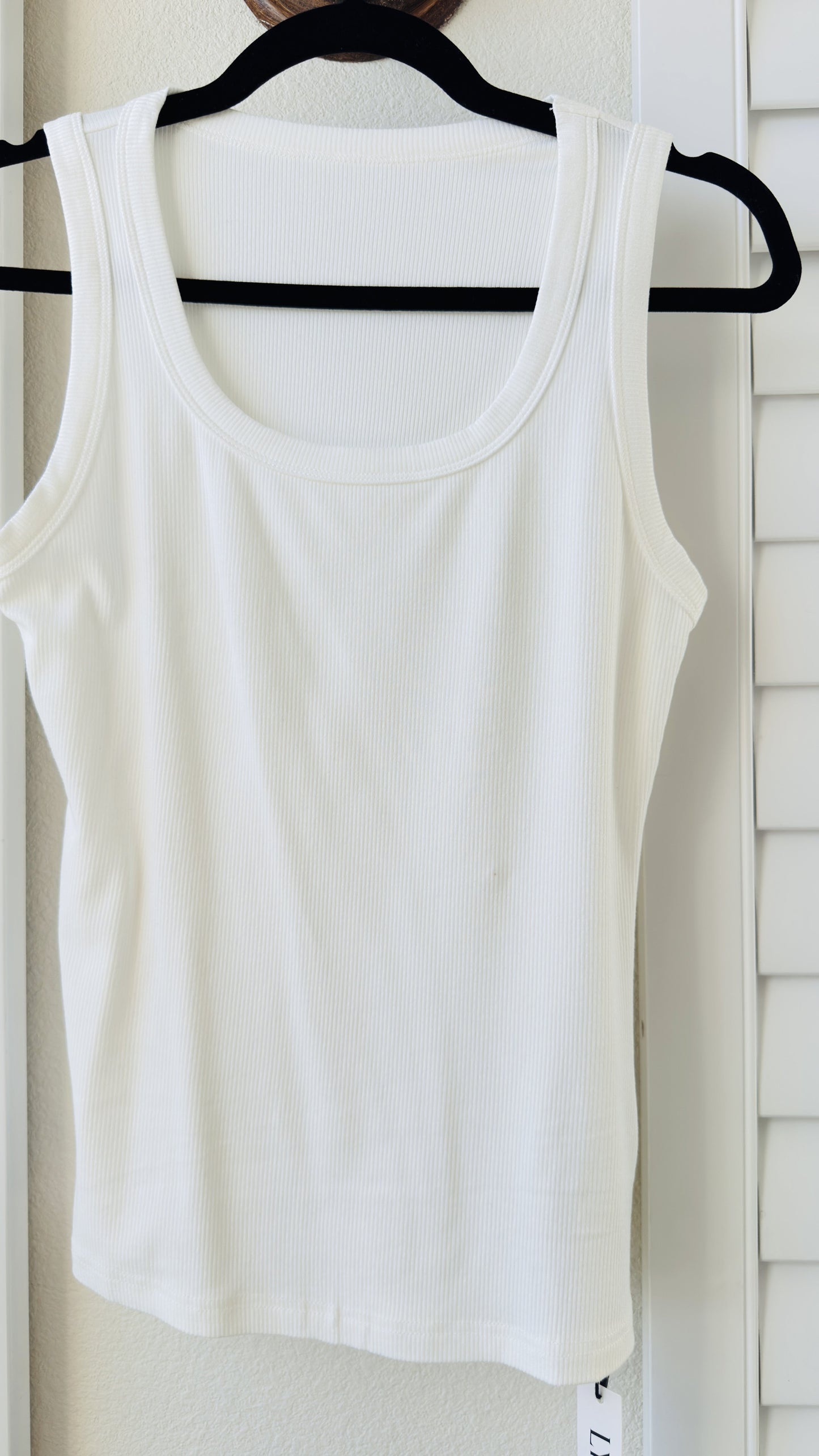 Lyaner White Ribbed Scoop Neck Tank Top - Size S