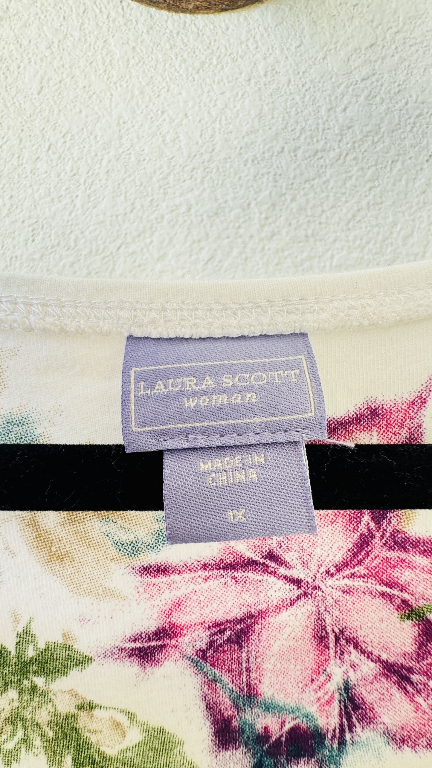 Laura Scott Woman Floral Sequin 3/4 Sleeve Top - Size 1X