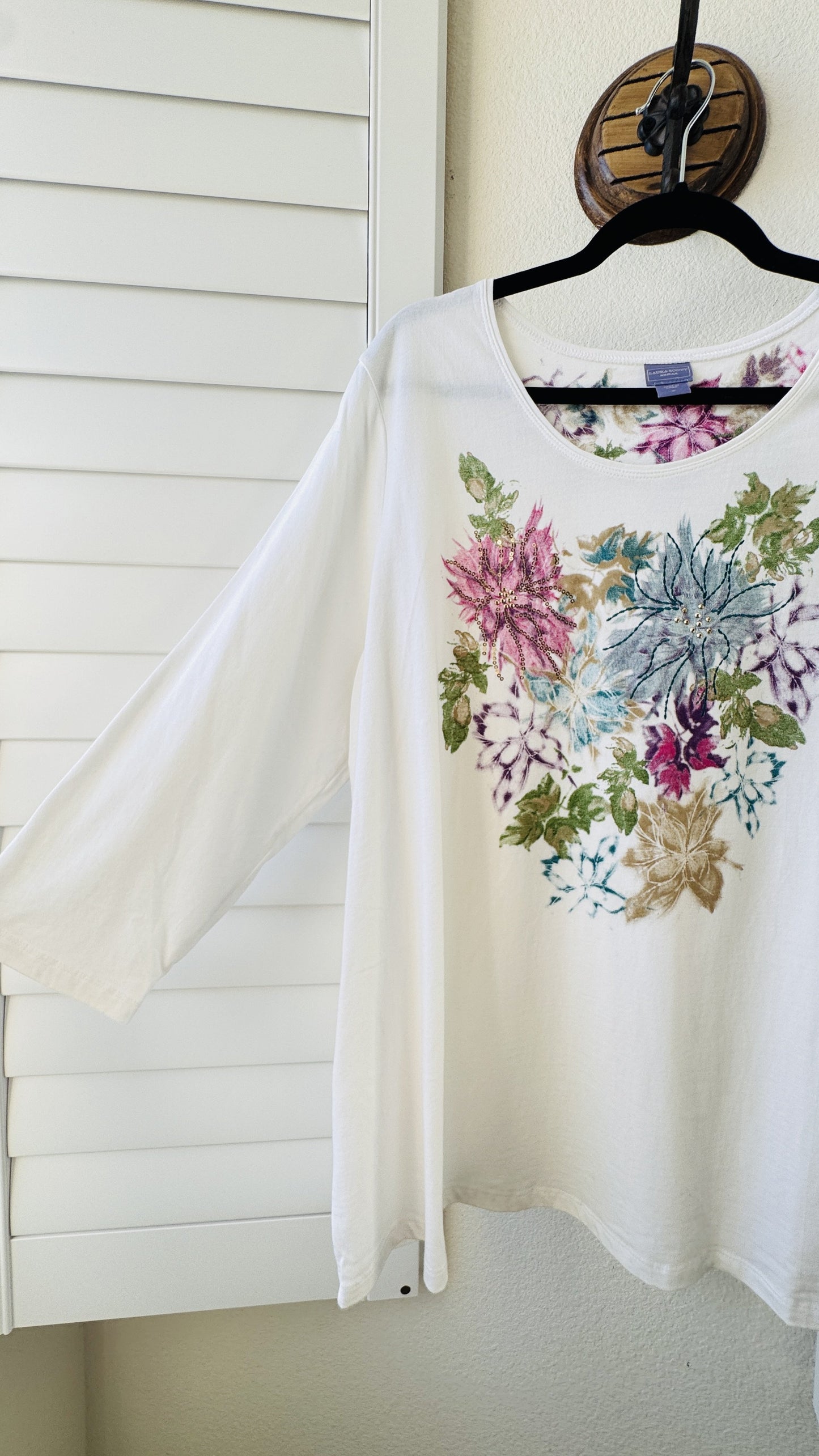 Laura Scott Woman Floral Sequin 3/4 Sleeve Top - Size 1X