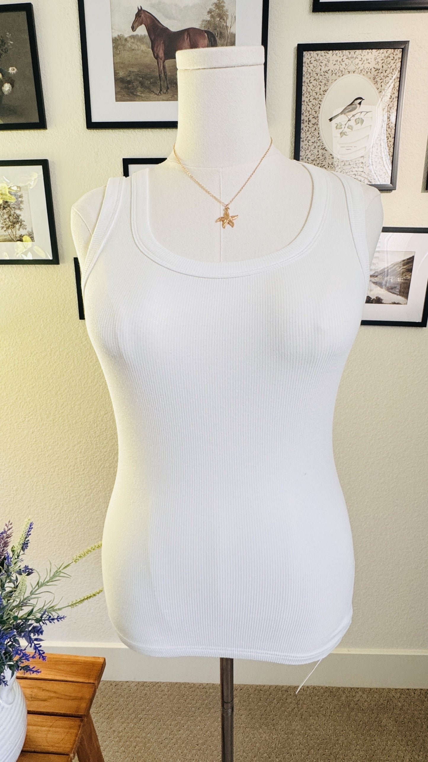 Lyaner White Ribbed Scoop Neck Tank Top - Size S