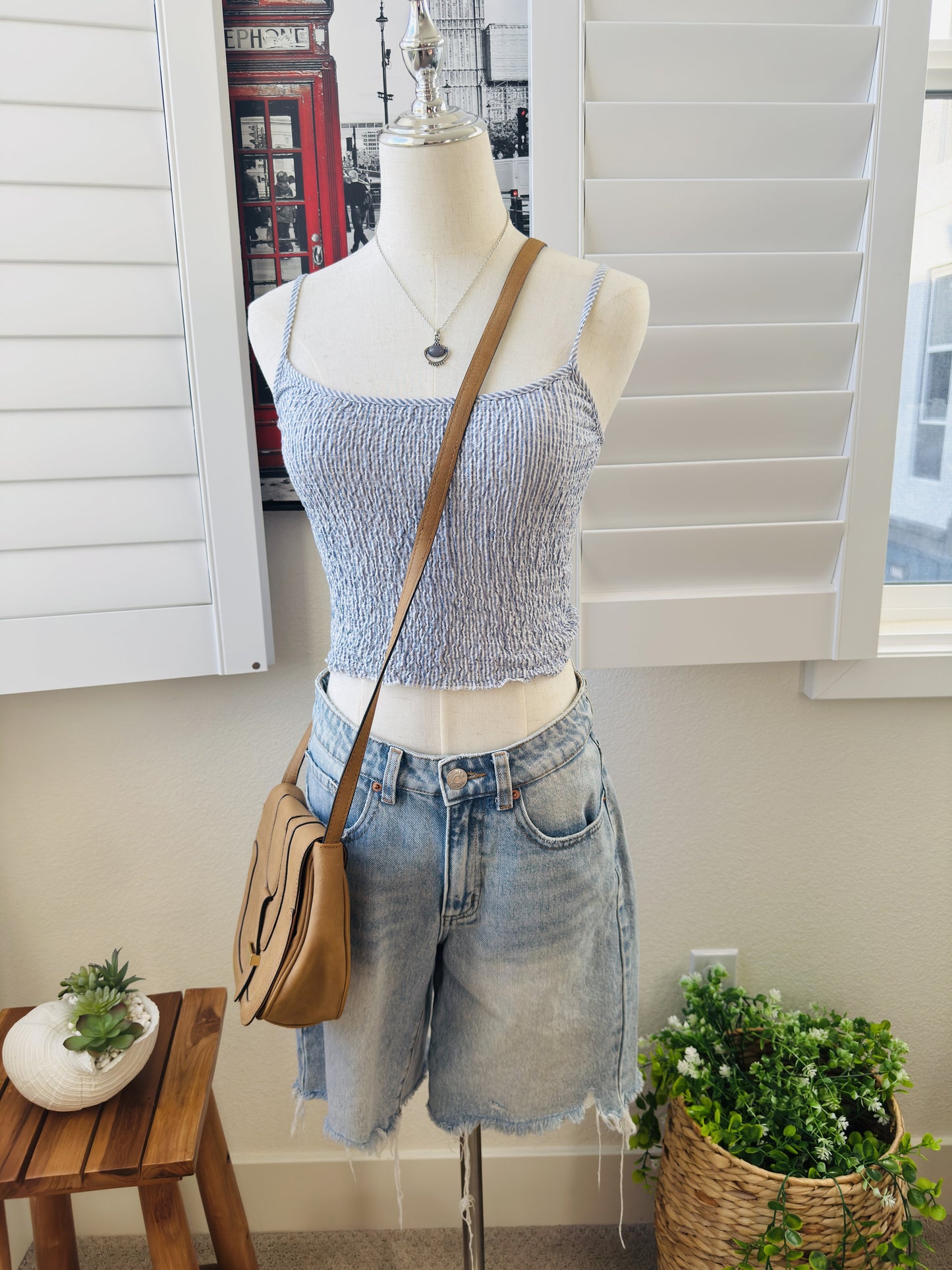 Simple Society High Waisted Bermuda Denim Shorts Size 5/27