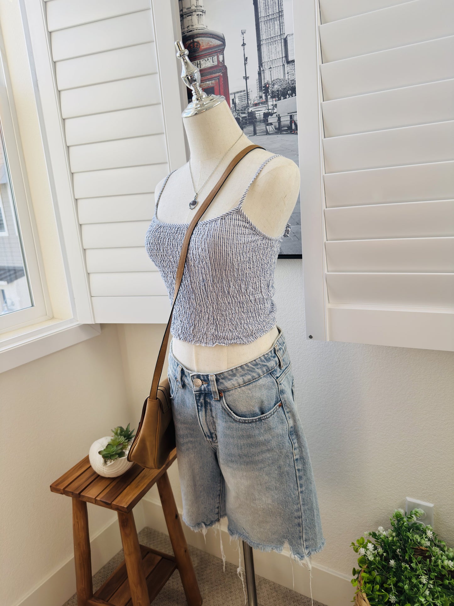 Simple Society High Waisted Bermuda Denim Shorts Size 5/27