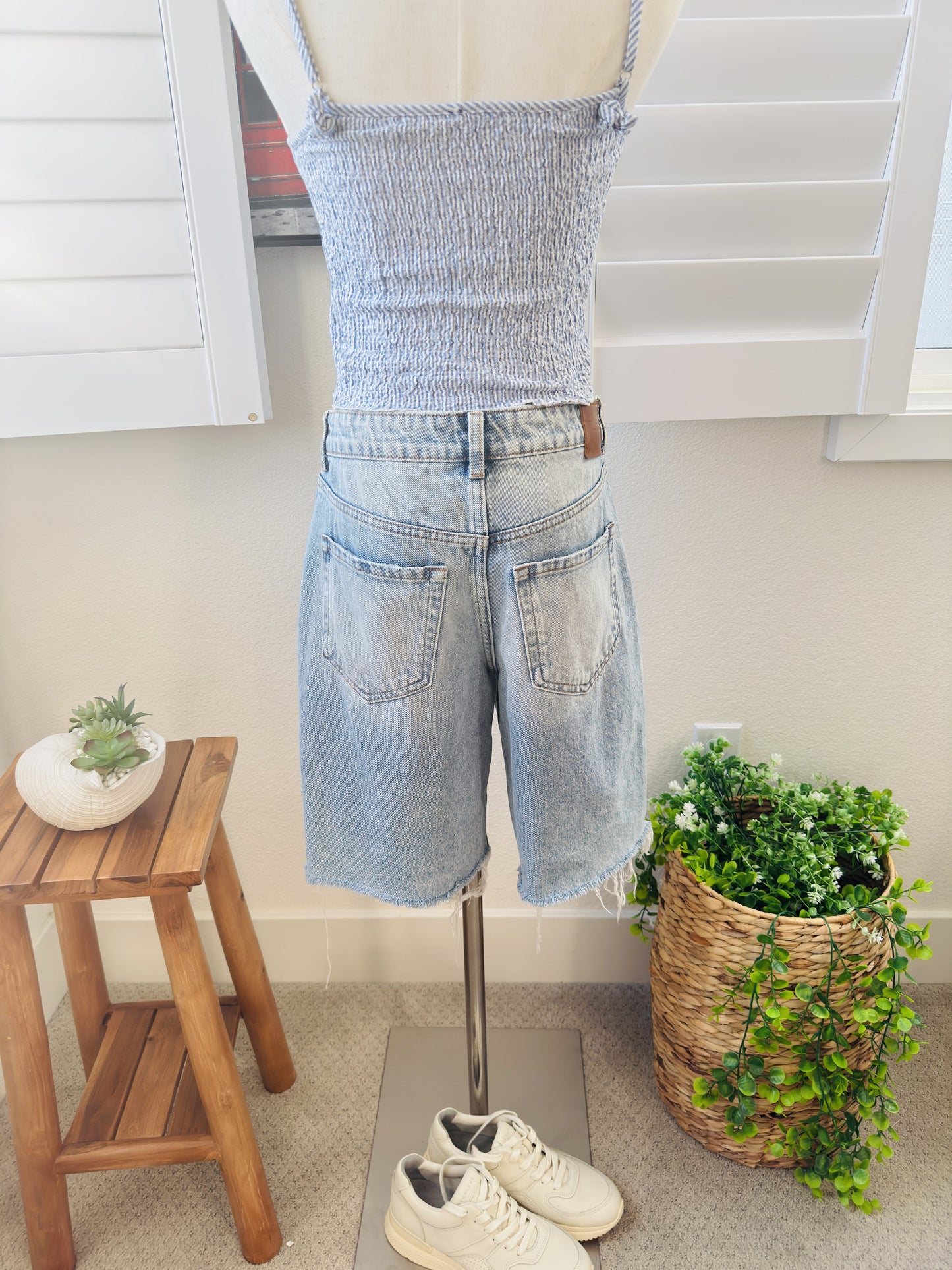 Simple Society High Waisted Bermuda Denim Shorts Size 5/27