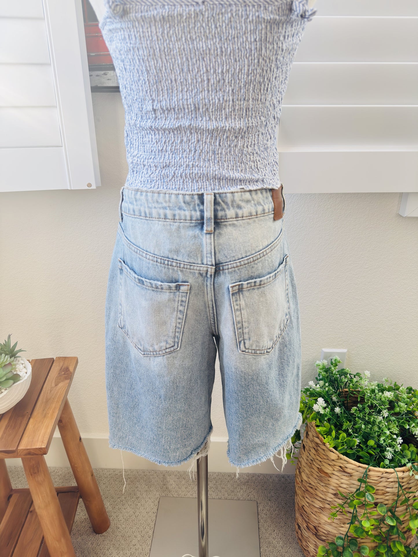 Simple Society High Waisted Bermuda Denim Shorts Size 5/27