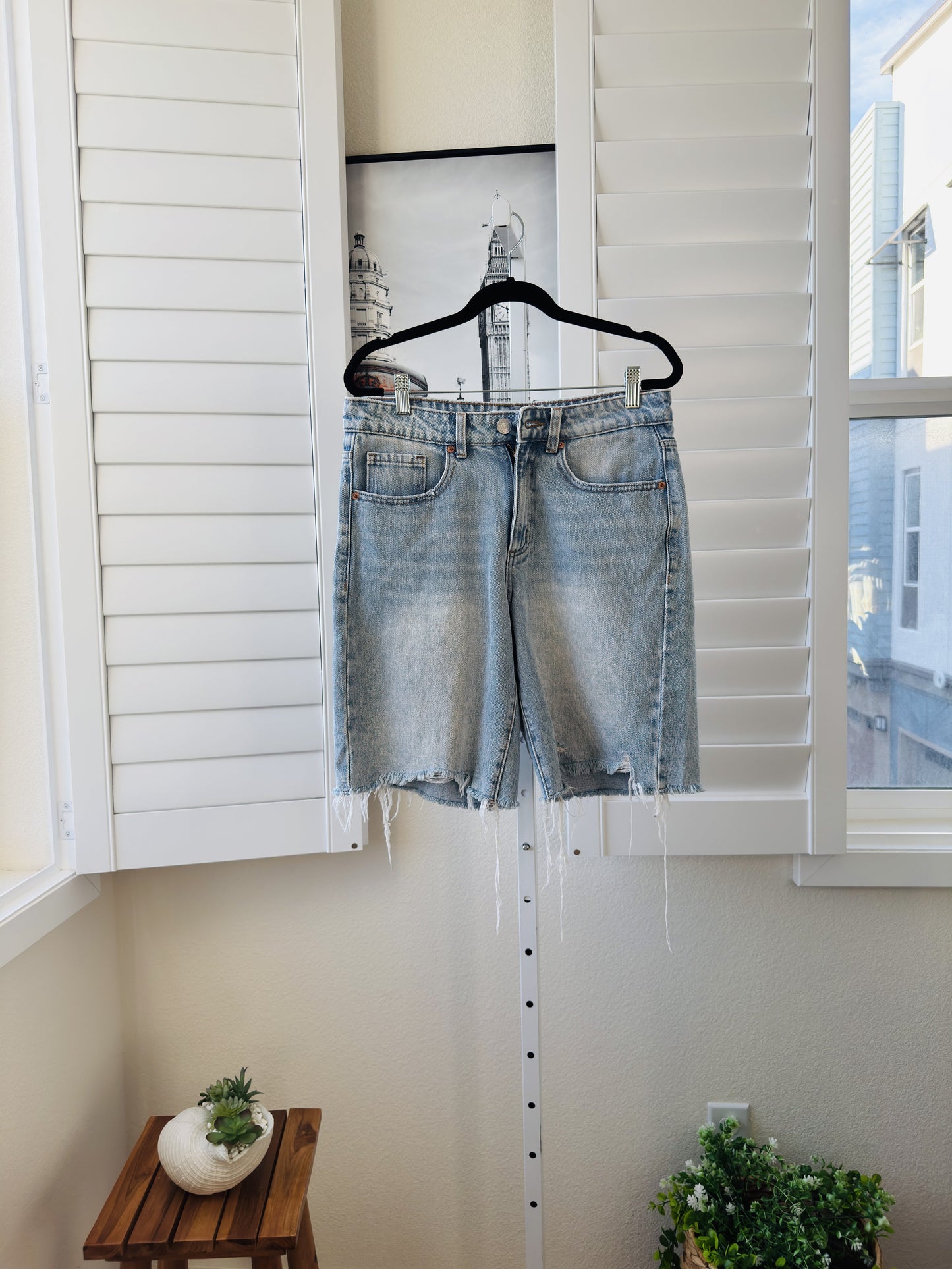 Simple Society High Waisted Bermuda Denim Shorts Size 5/27