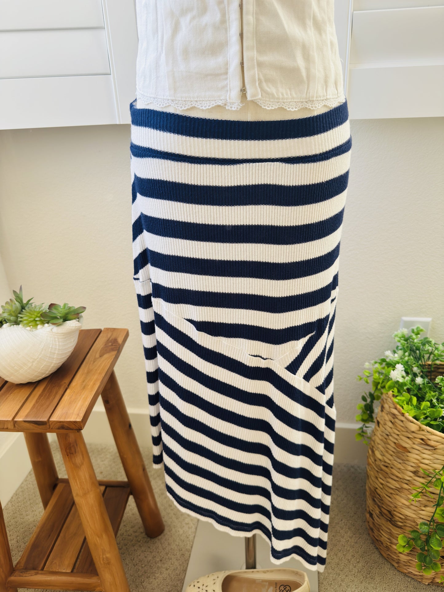 Gap Navy & White Striped Ribbed Asymmetrical Maxi Skirt Size M