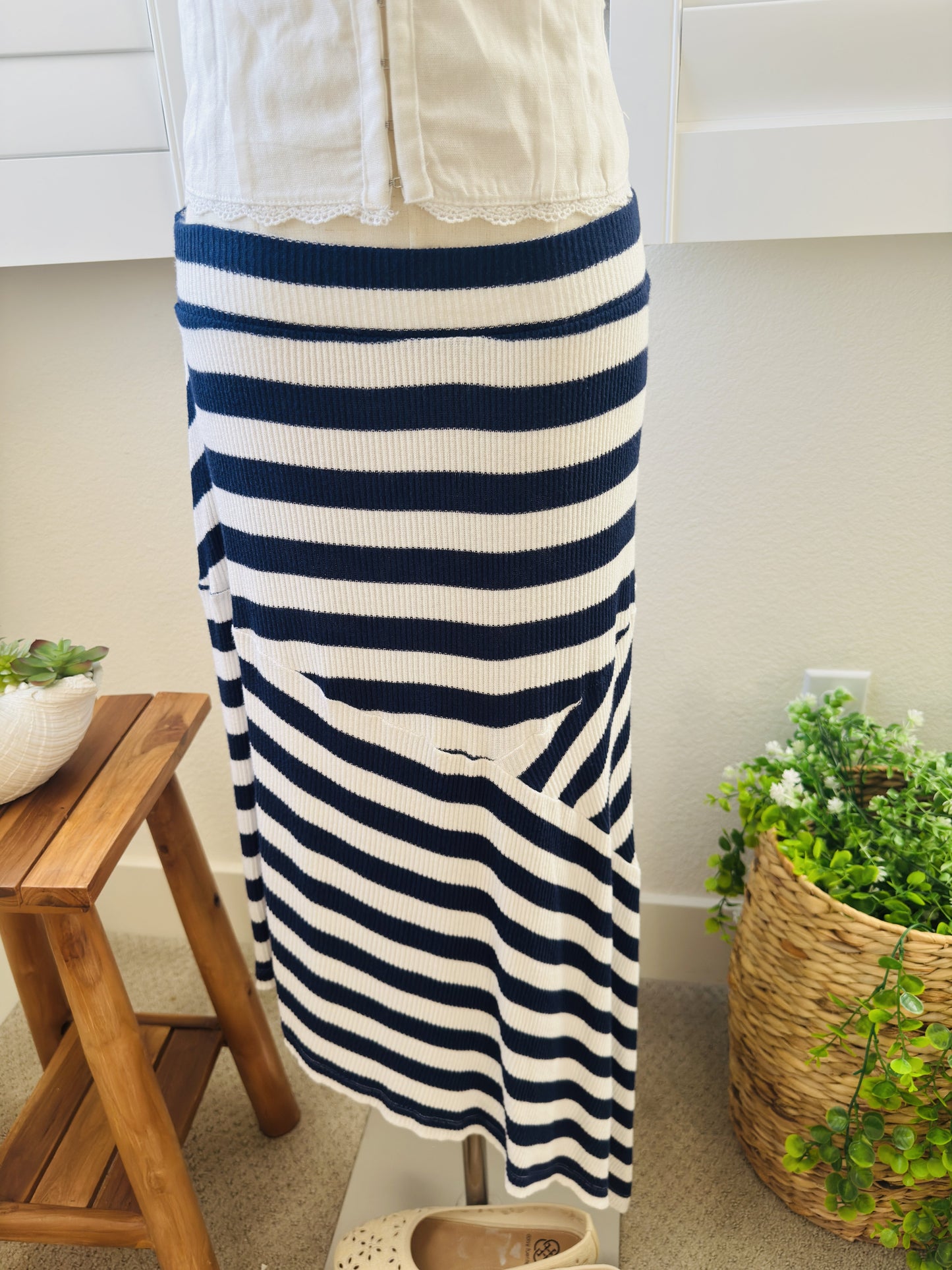 Gap Navy & White Striped Ribbed Asymmetrical Maxi Skirt Size M
