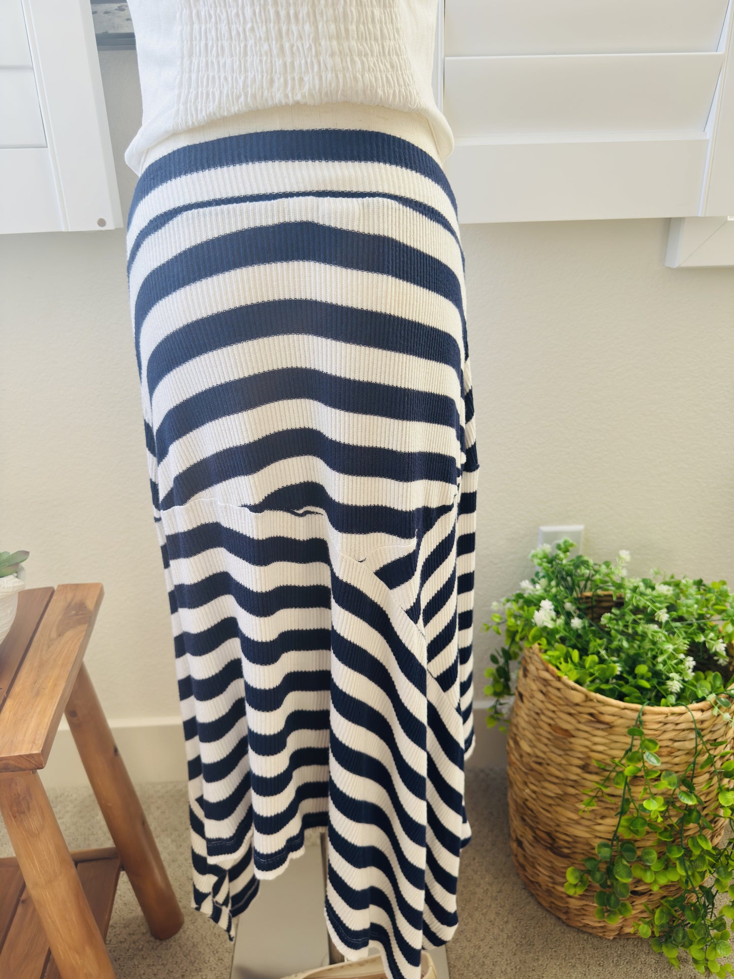 Gap Navy & White Striped Ribbed Asymmetrical Maxi Skirt Size M