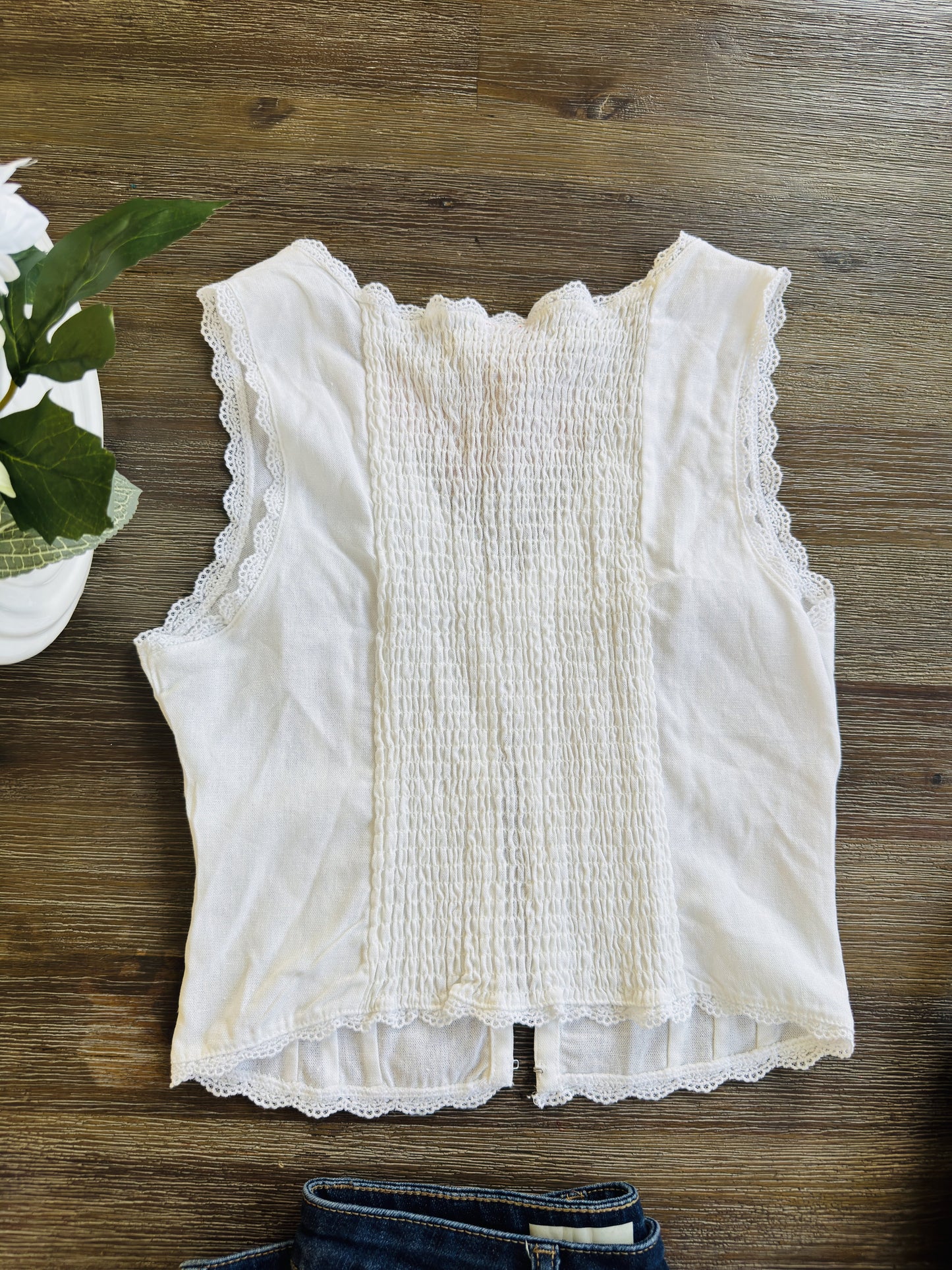 Coco & Shay White Smocked Lace Trim Linen-Blend Vest Top Size M