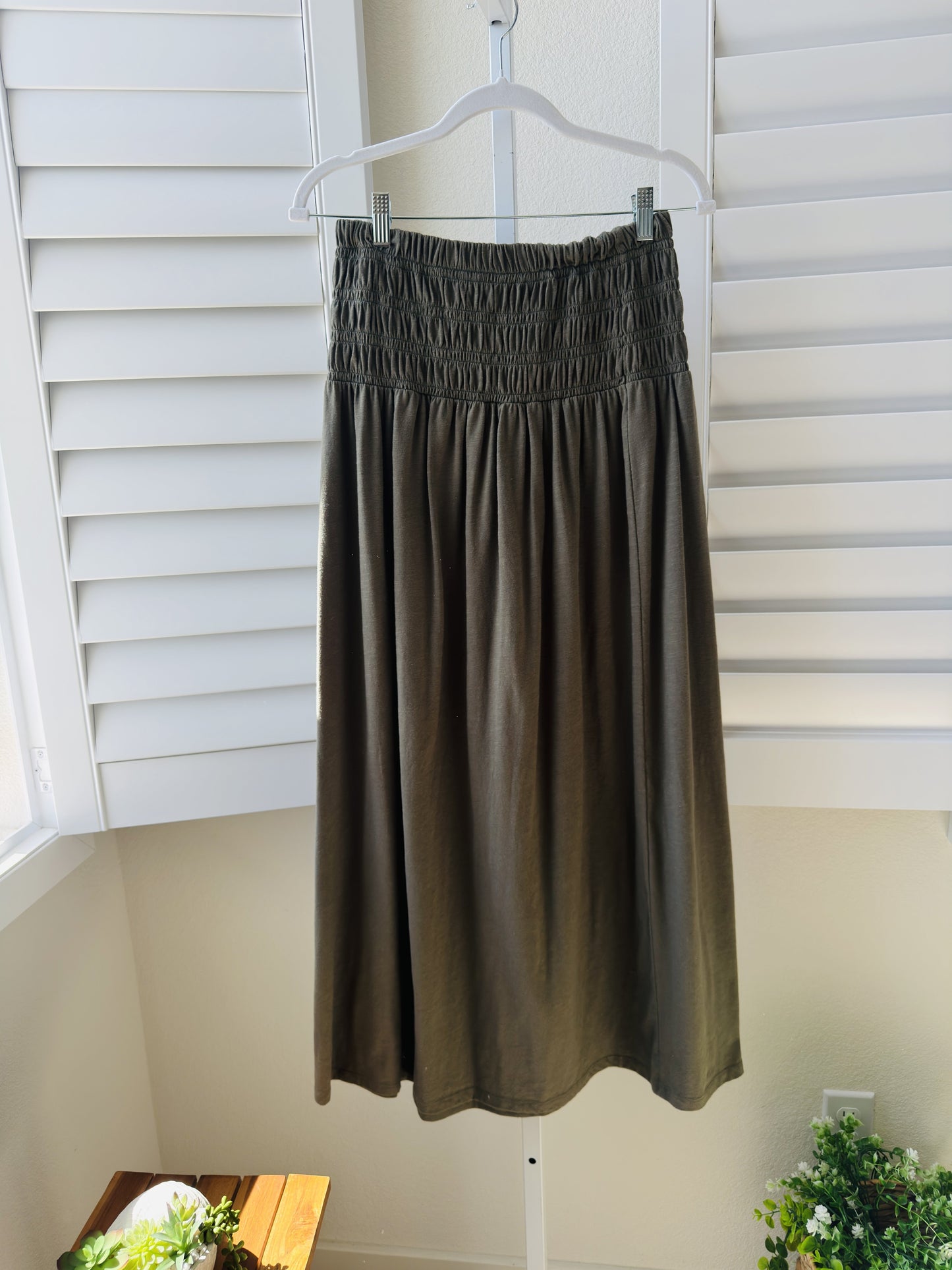 Universal Thread Olive Green Smocked Waist Midi Skirt Size Medium