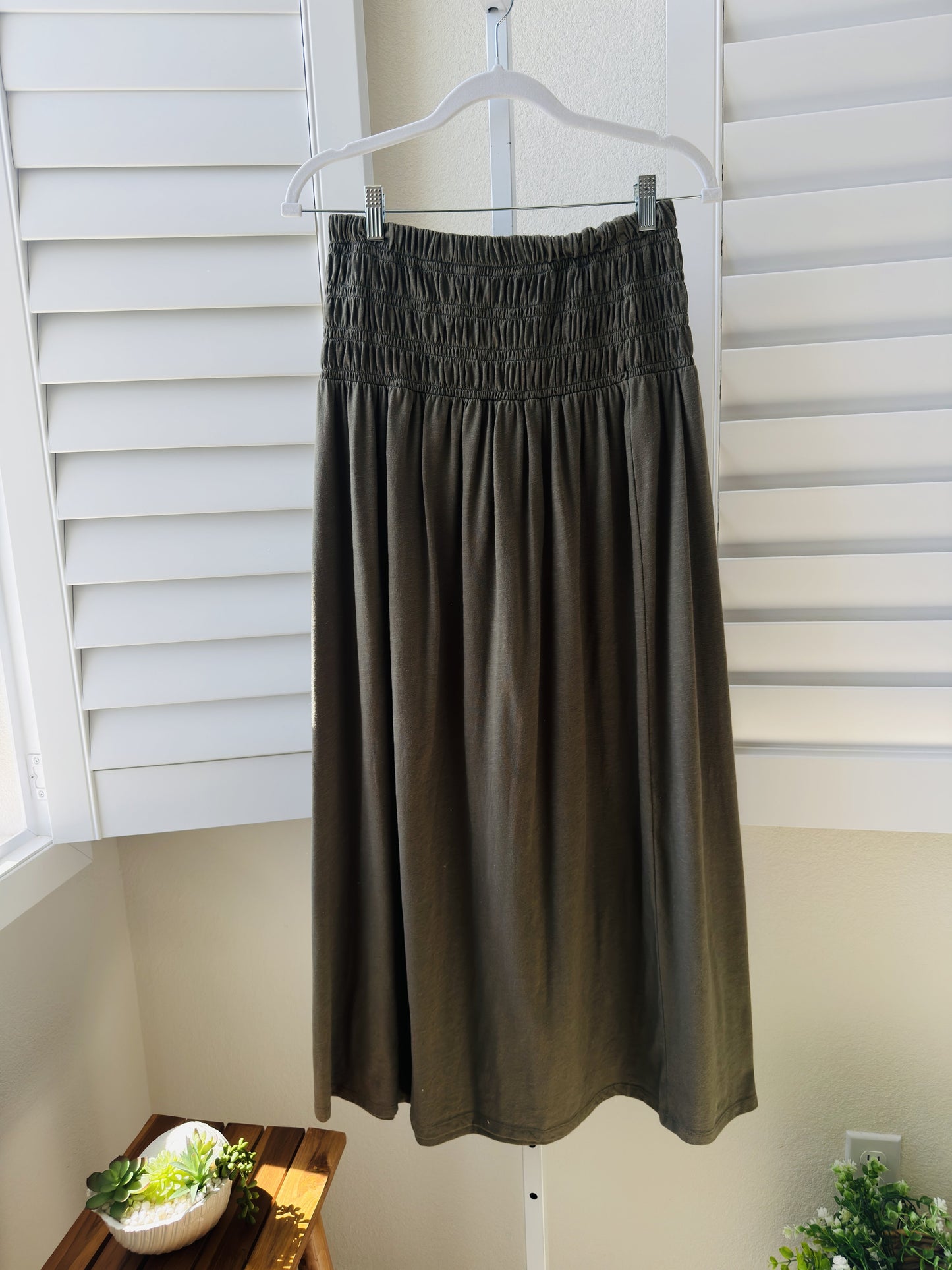Universal Thread Olive Green Smocked Waist Midi Skirt Size Medium