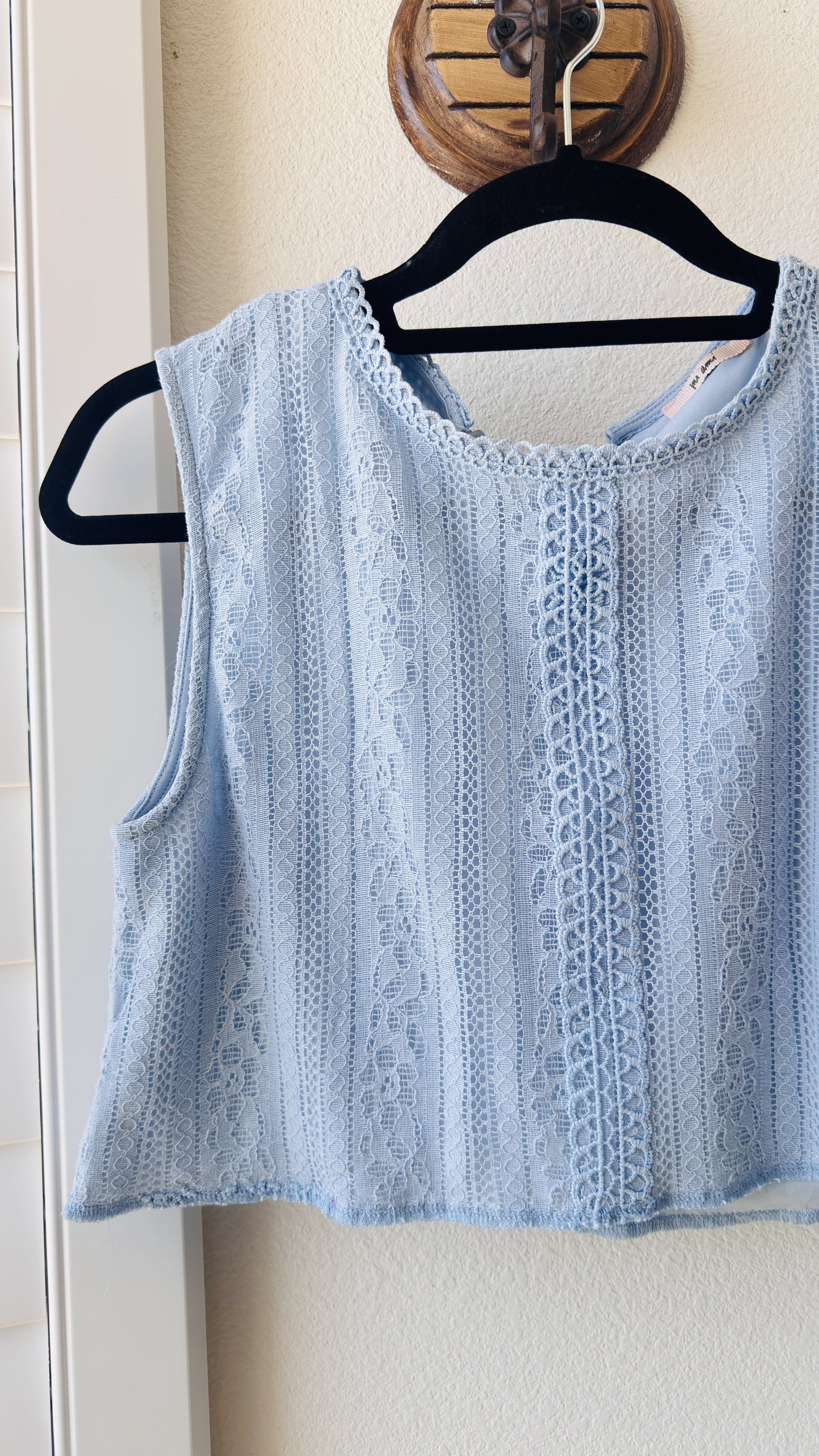 Mi Ami Light Blue Lace Sleeveless Crop Top - Size S