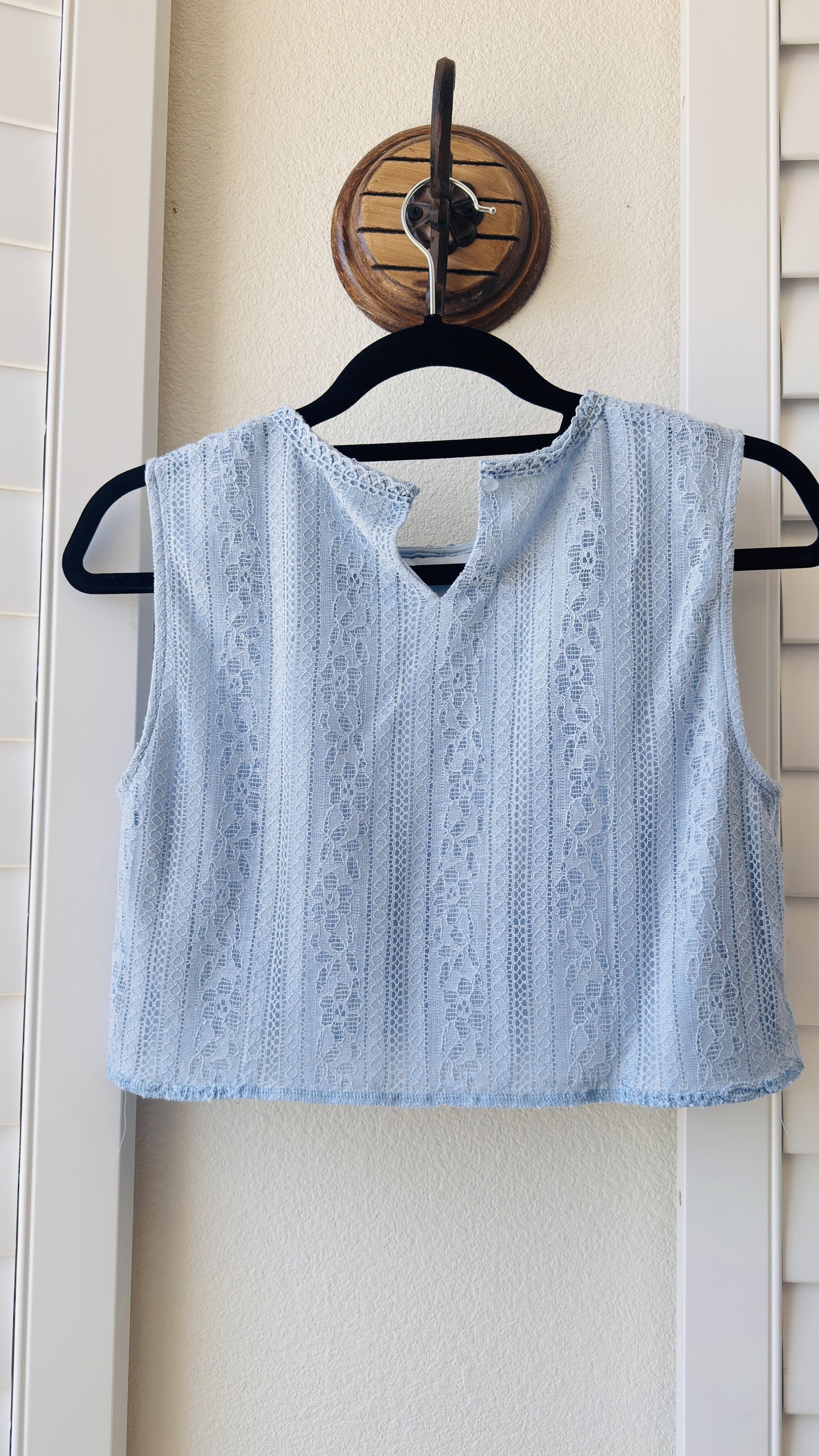 Mi Ami Light Blue Lace Sleeveless Crop Top - Size S