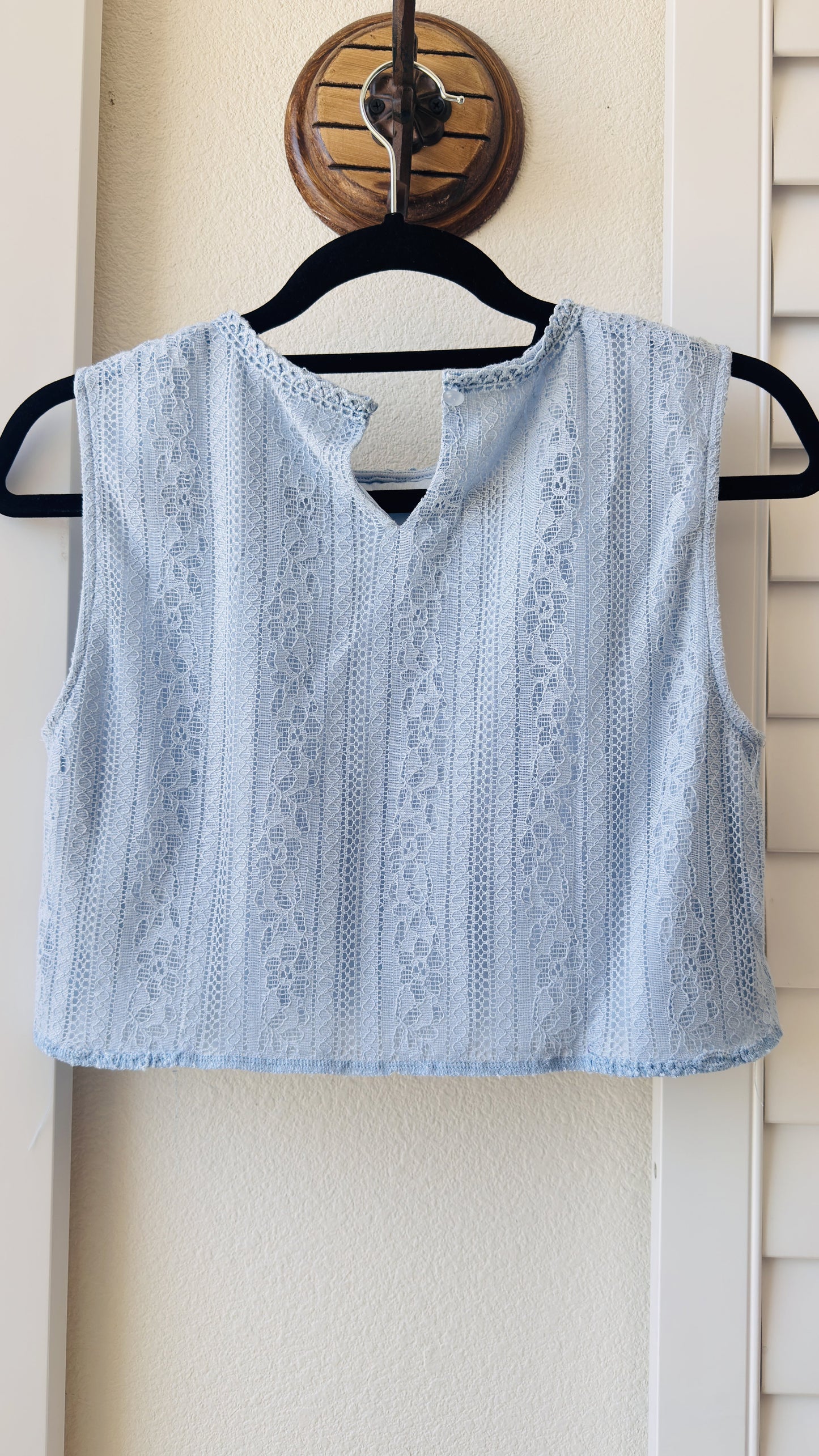 Mi Ami Light Blue Lace Sleeveless Crop Top - Size S