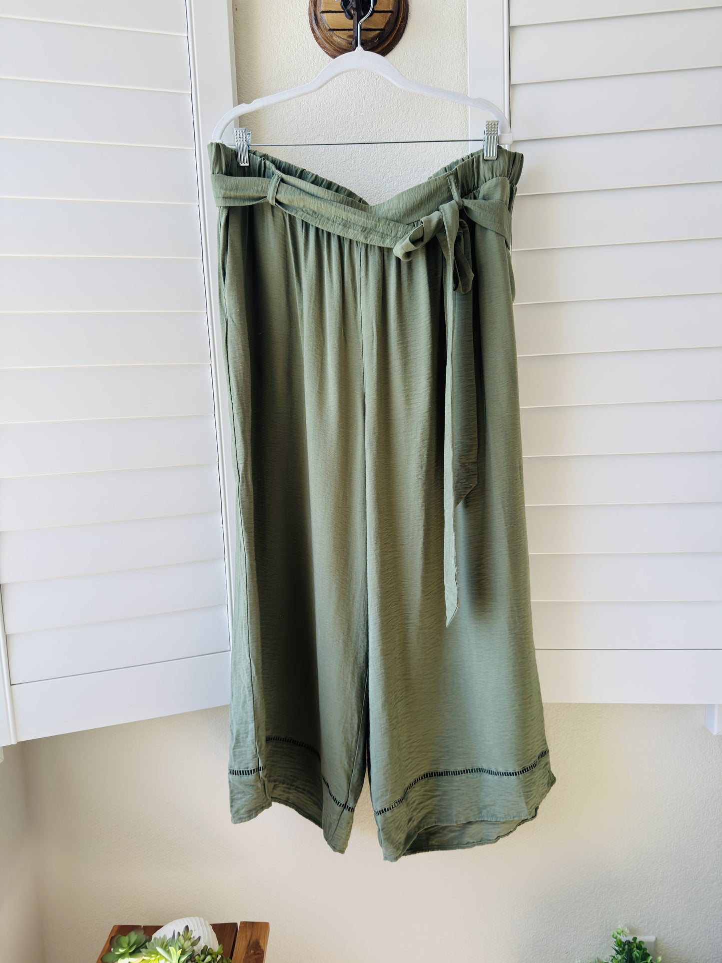 Ava & Viv Olive Green Wide Leg Tie Waist Pants - Size 1X