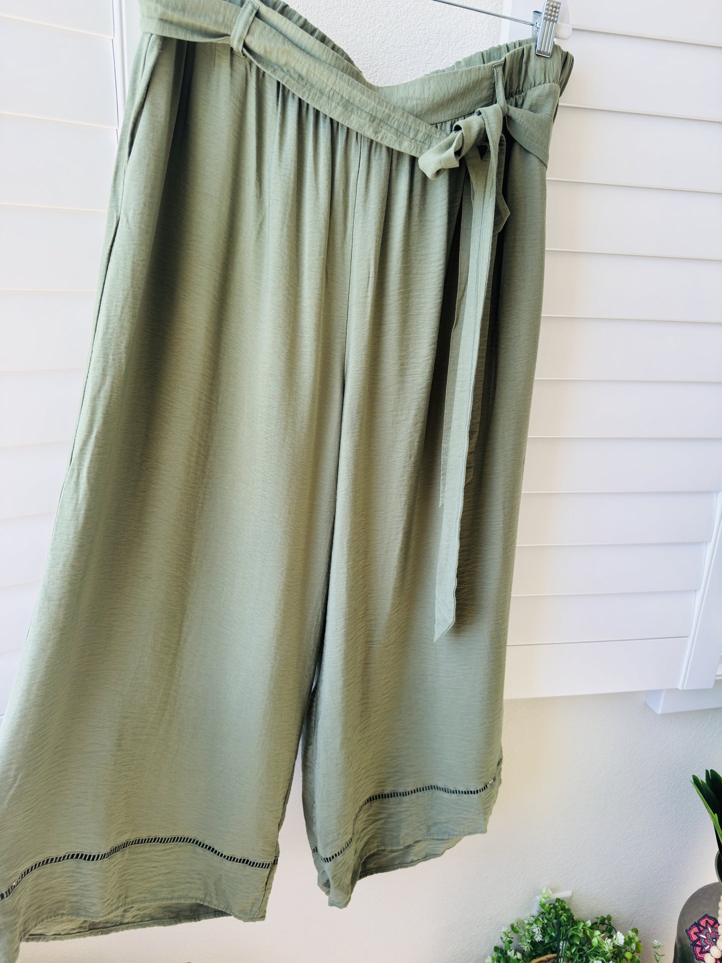 Ava & Viv Olive Green Wide Leg Tie Waist Pants - Size 1X