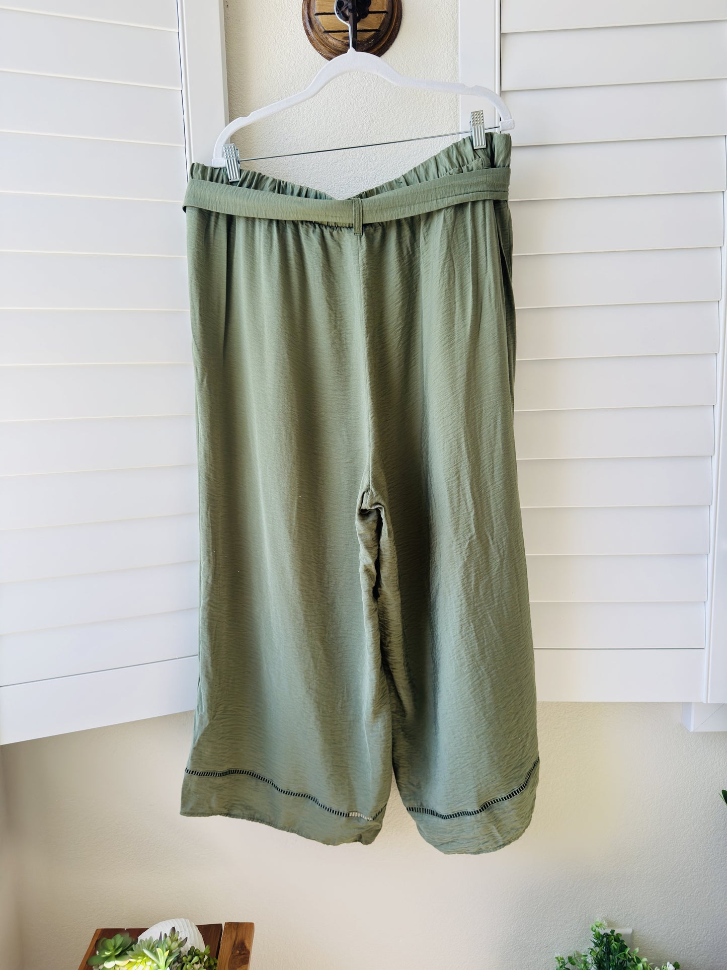 Ava & Viv Olive Green Wide Leg Tie Waist Pants - Size 1X