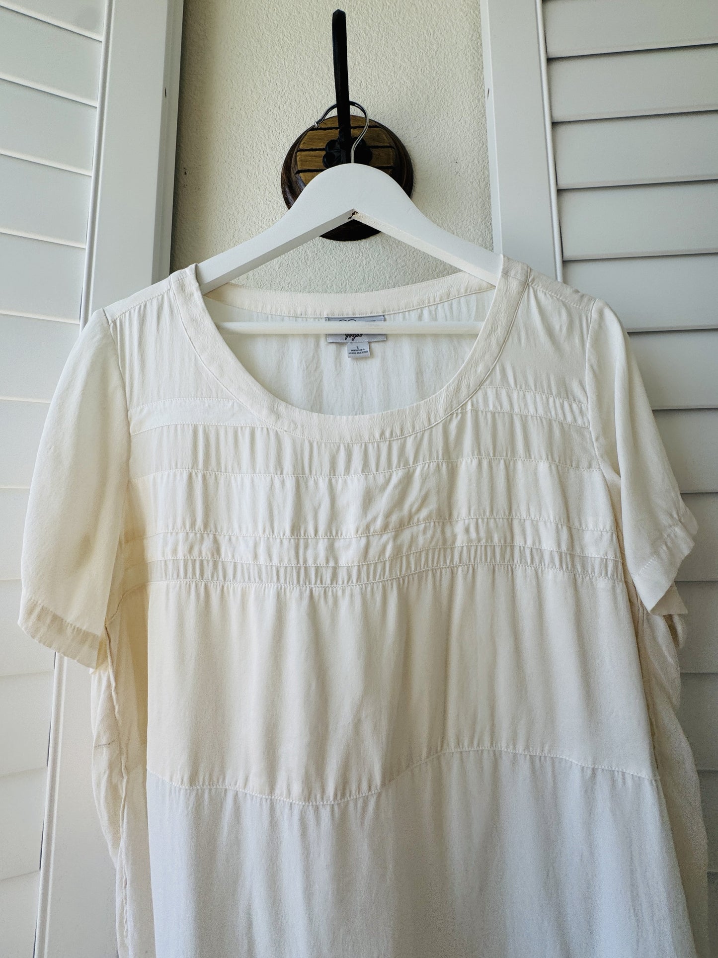 Go Silk for Joyus Cream 100% Silk Pleated Short Sleeve Top Size L