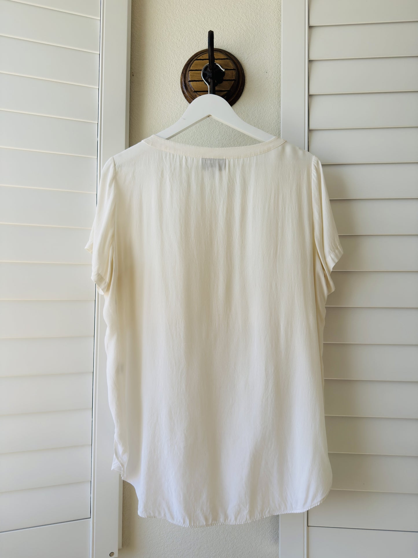 Go Silk for Joyus Cream 100% Silk Pleated Short Sleeve Top Size L