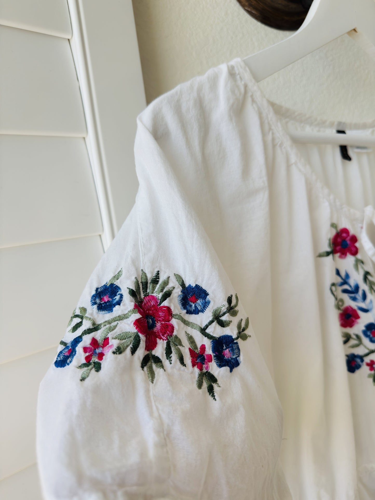 Marhatt White Floral Embroidered Peplum Top Size Large