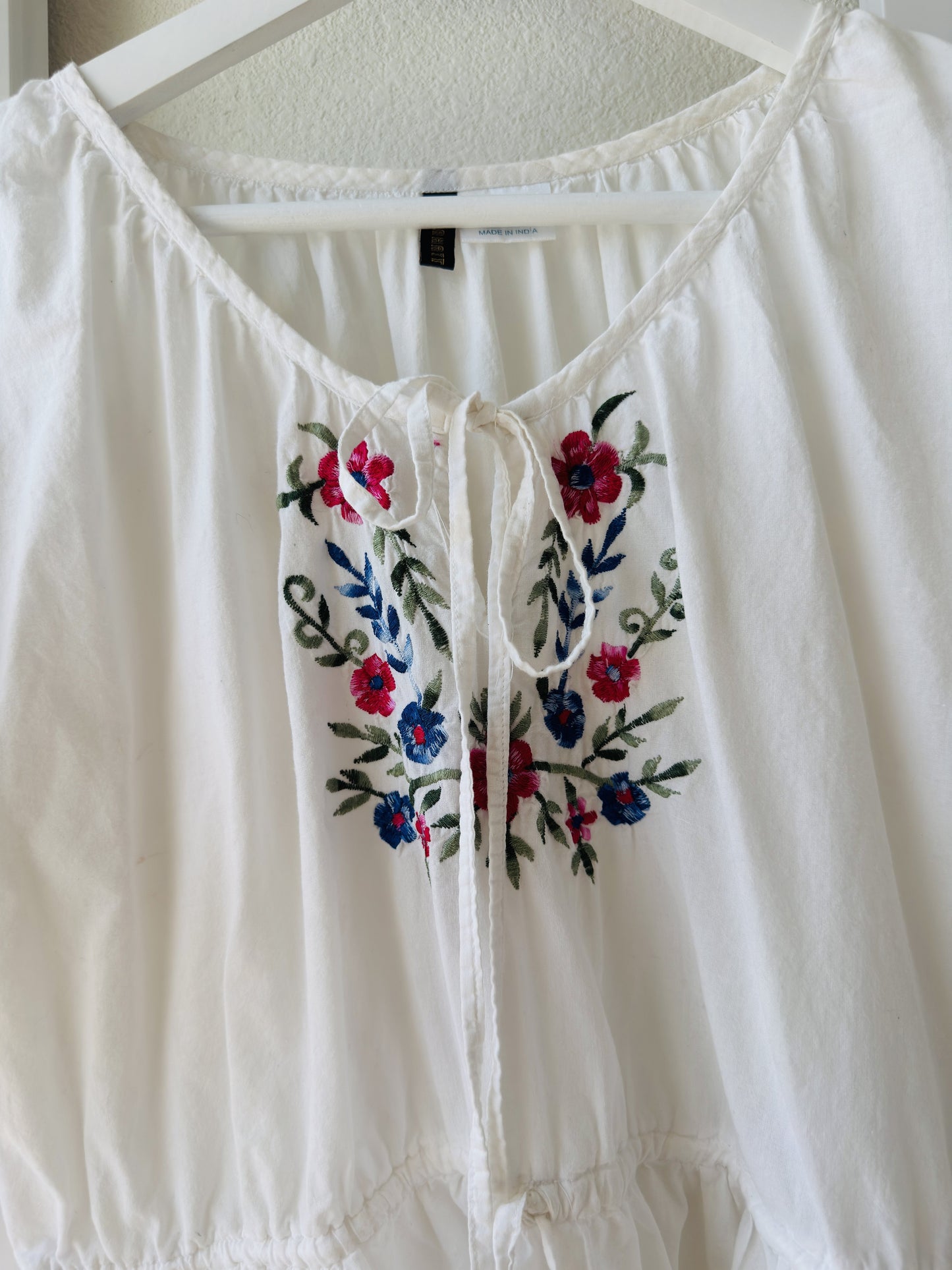 Marhatt White Floral Embroidered Peplum Top Size Large