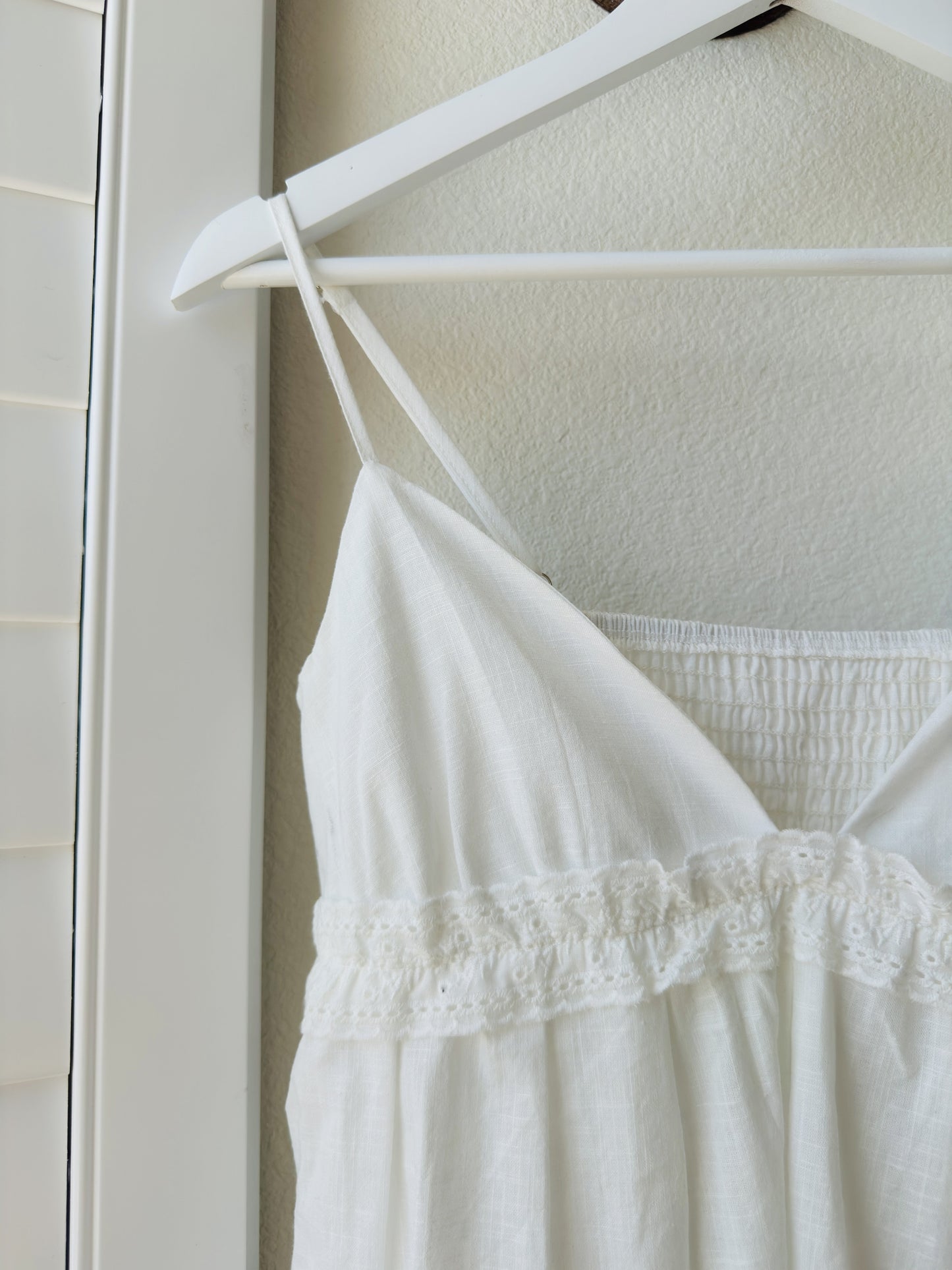 Boutique White Eyelet Lace Babydoll Camisole Top - Size Small