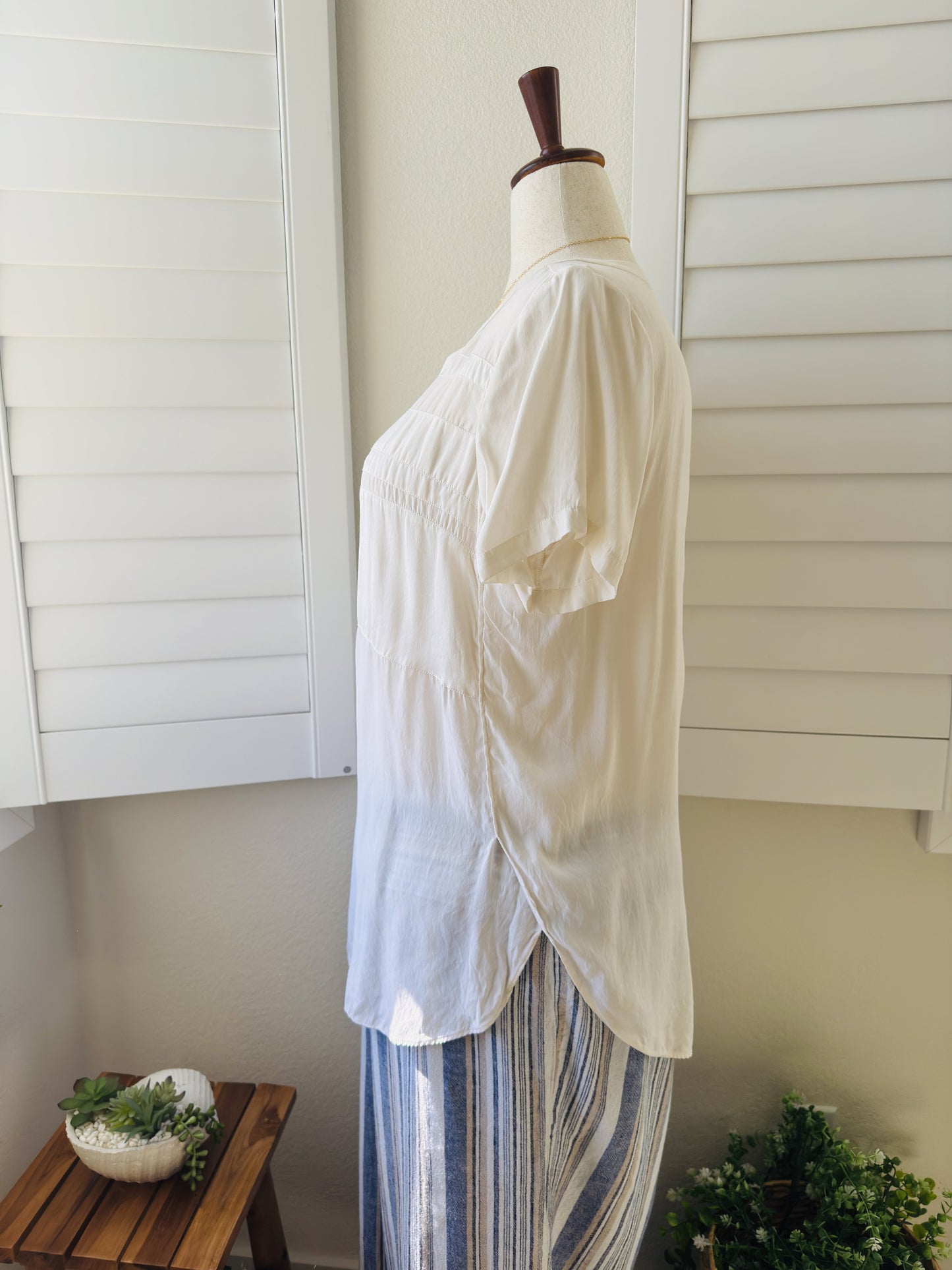 Go Silk for Joyus Cream 100% Silk Pleated Short Sleeve Top Size L